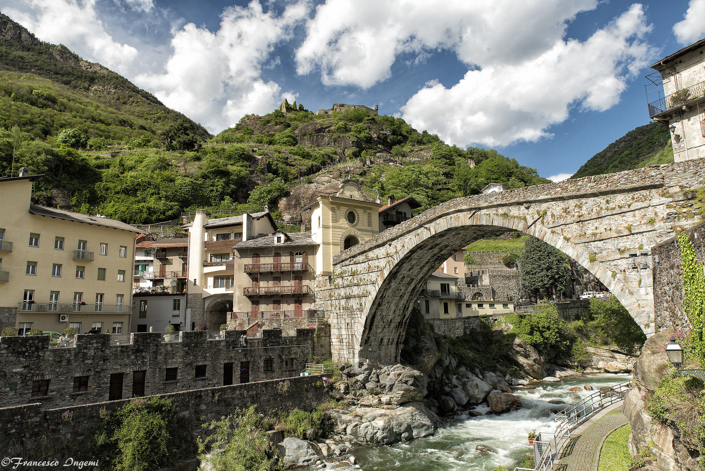 Point St. Martin (ao). The Roman bridge.