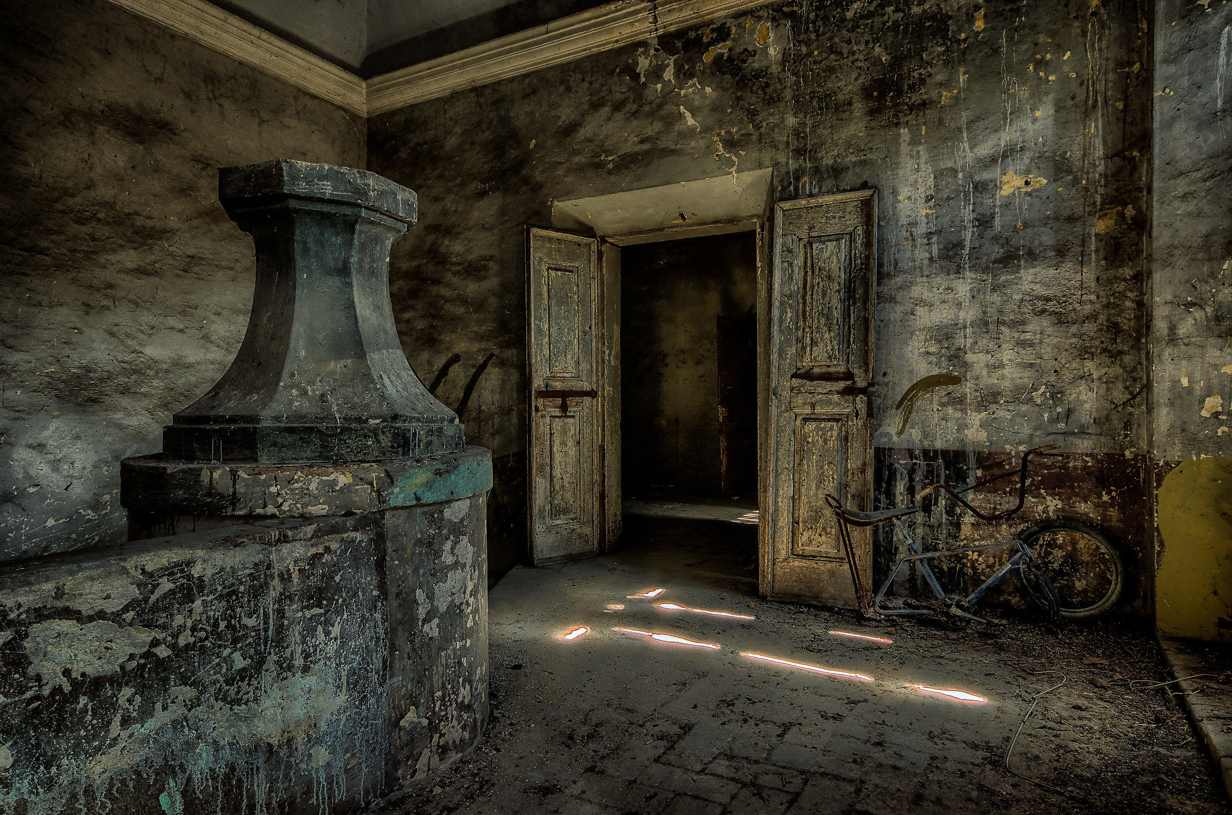 Castle of carrion scent ... of the past