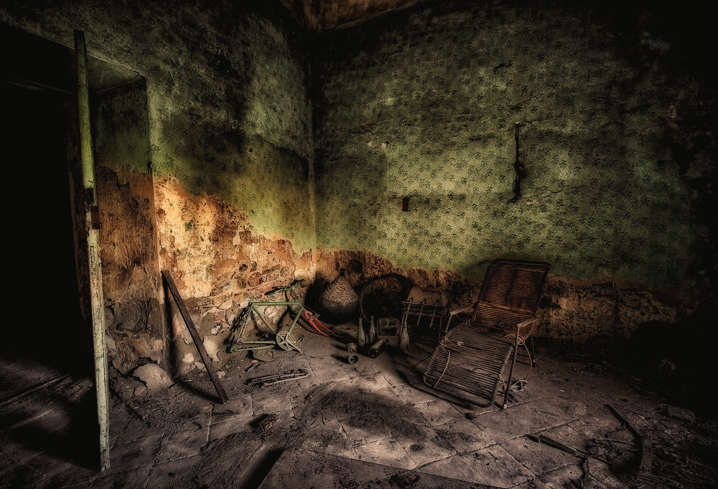 Castle of carrion ... inside with objects