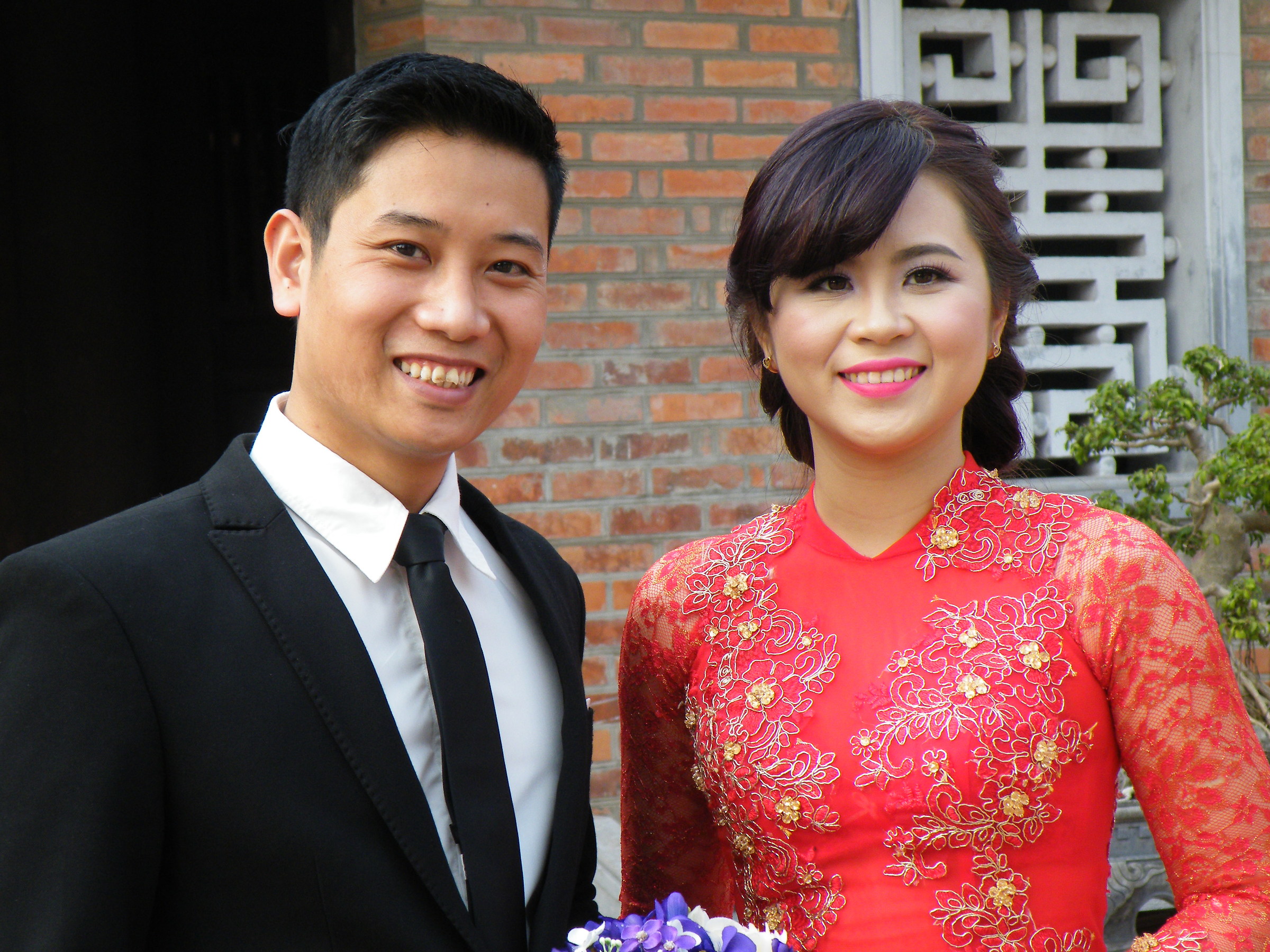 bella coppia di neo sposini ad Hanoi