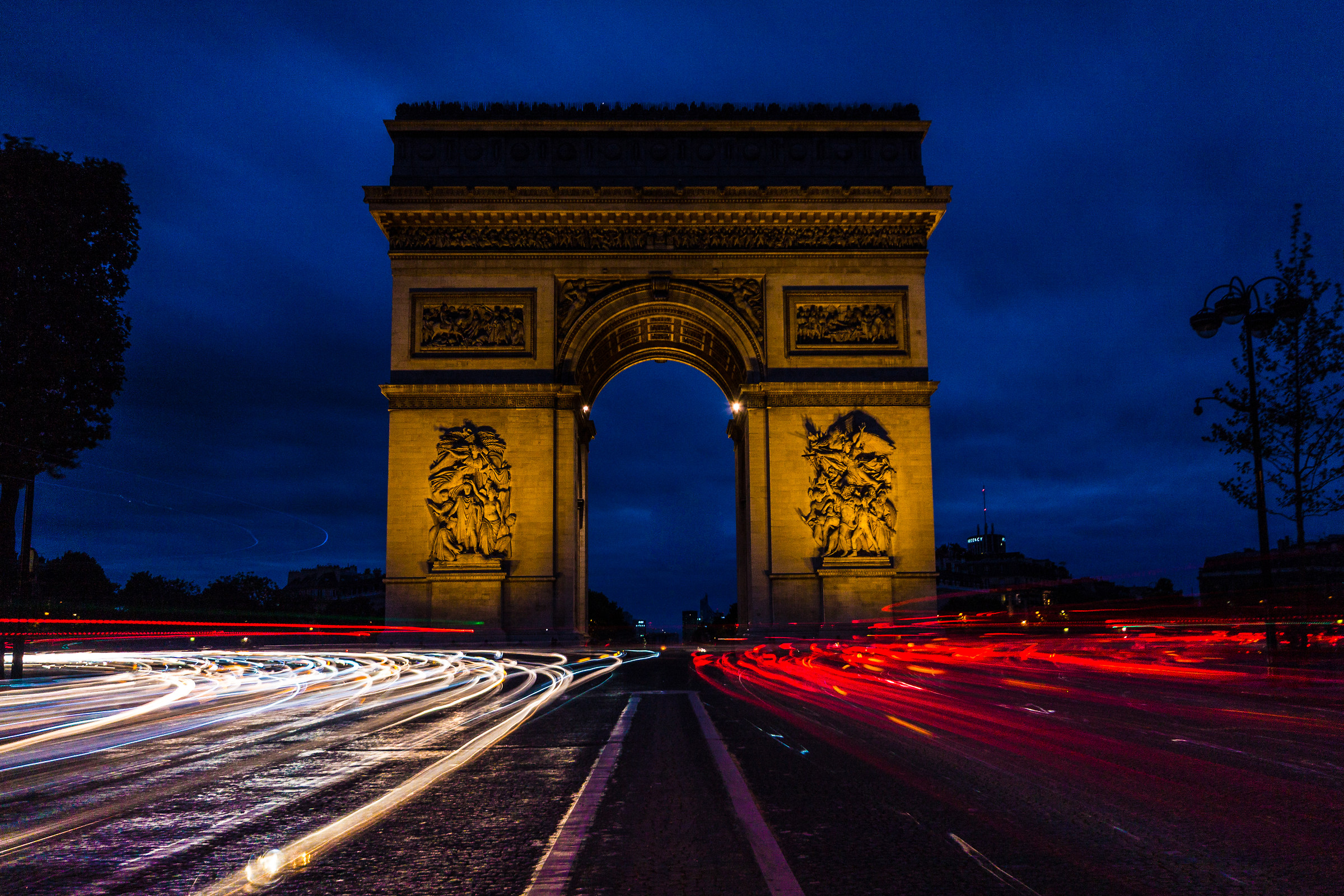 Paris - Divergent lights
