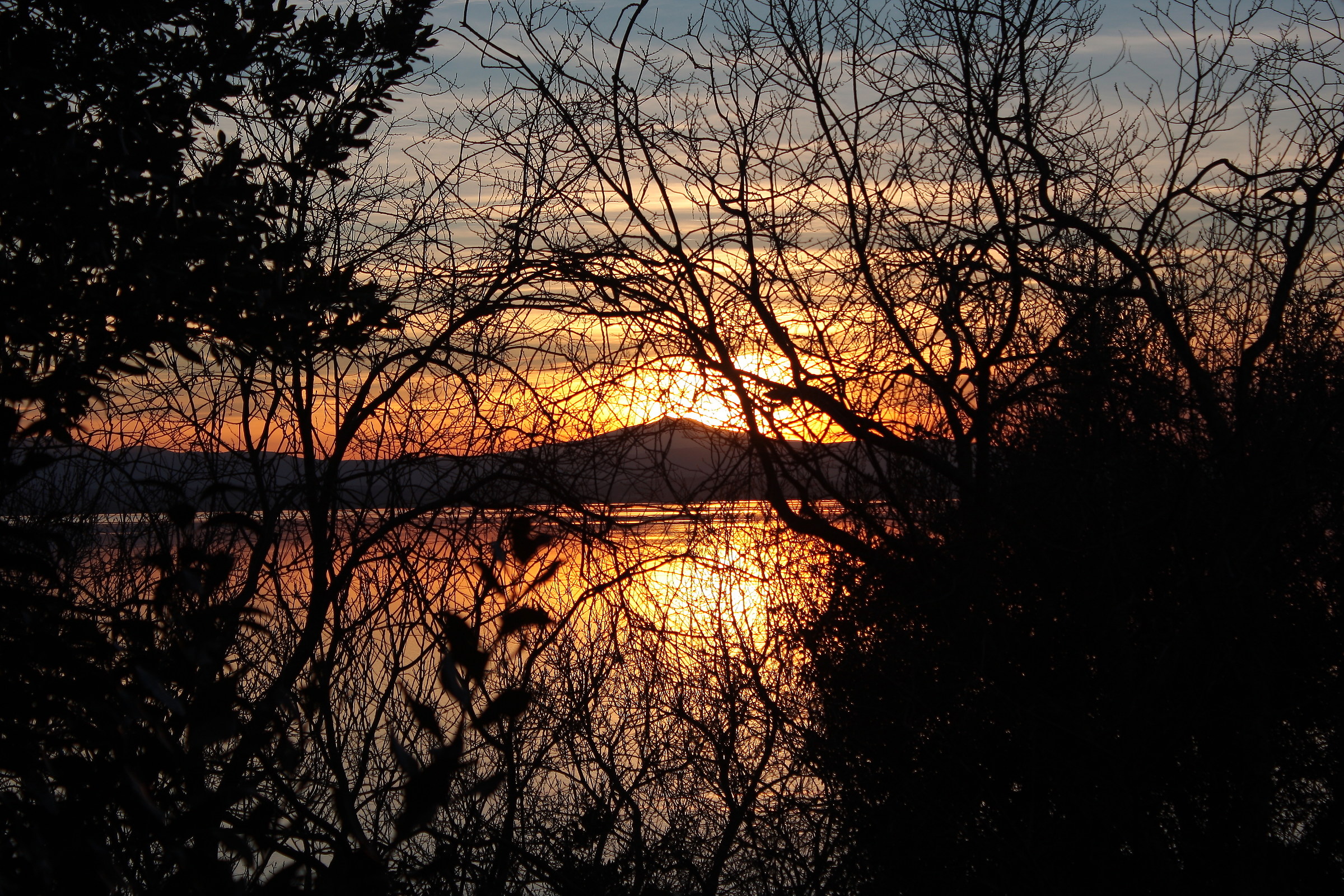 Tramontotrairamilungolago