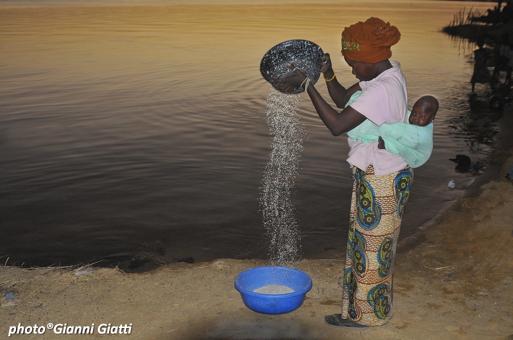 Lavita on the great river Niger (evils)