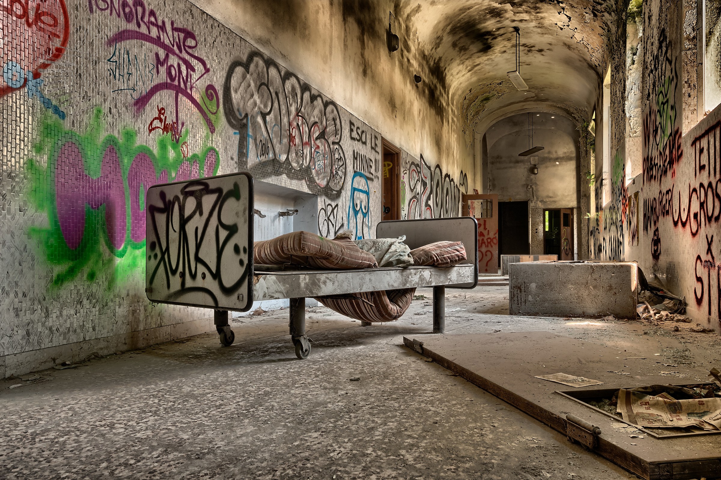 the bed in the hallway