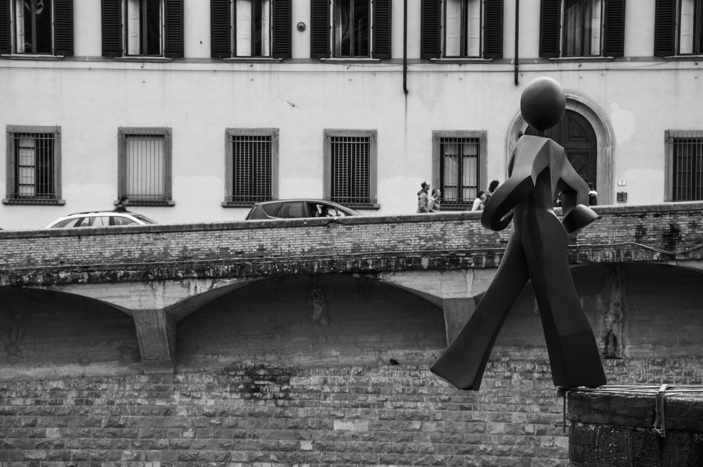 Omino che cammina...a sto giro si butta!!!