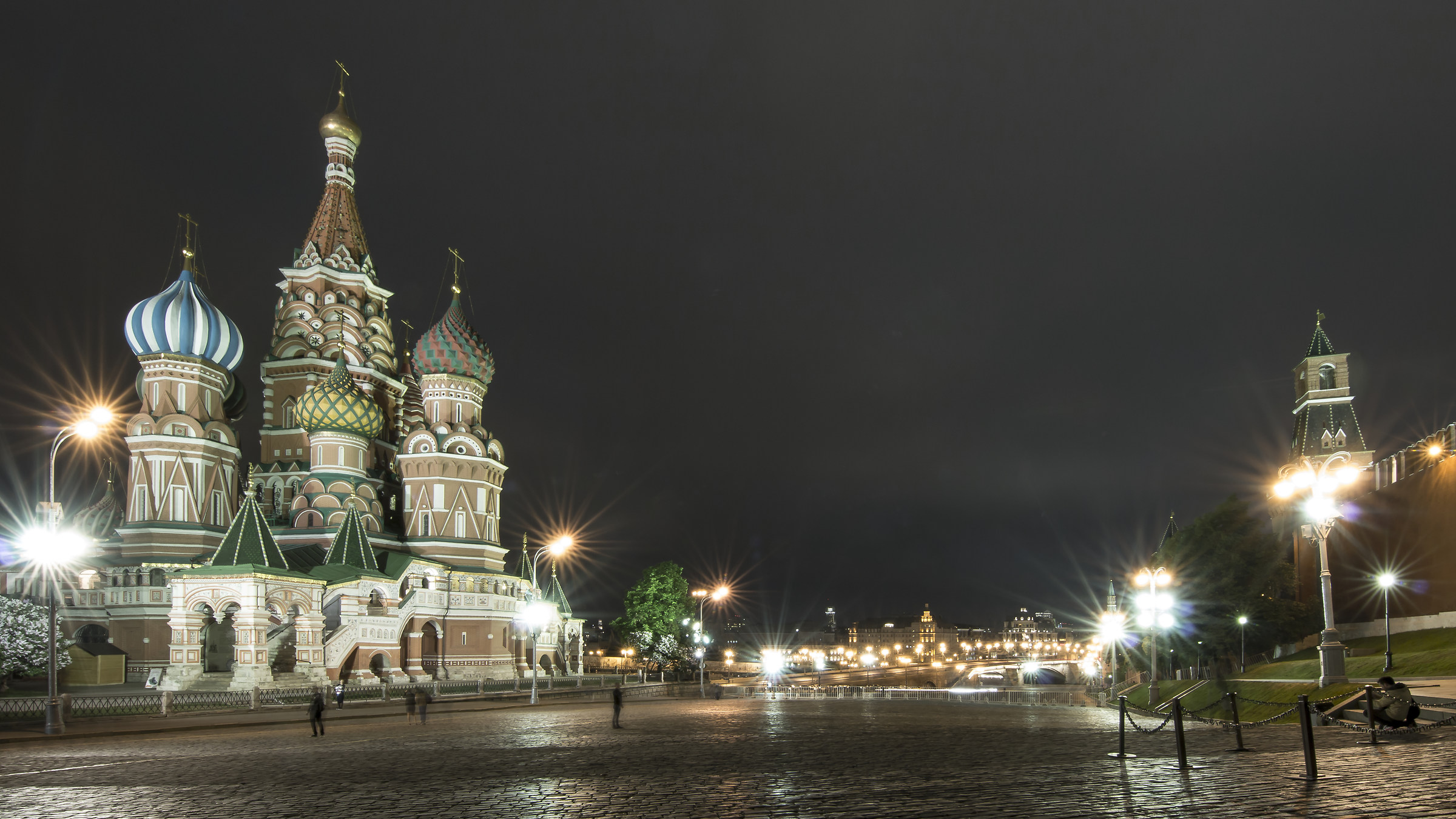 Piazza rossa by night