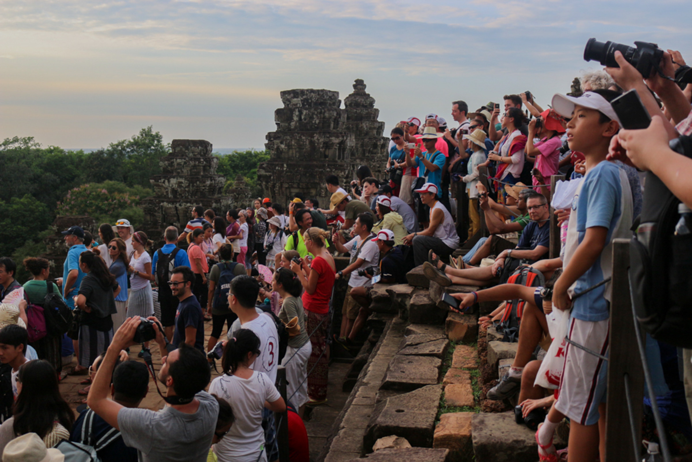 Come on, let's go see the temples at sunset from ..