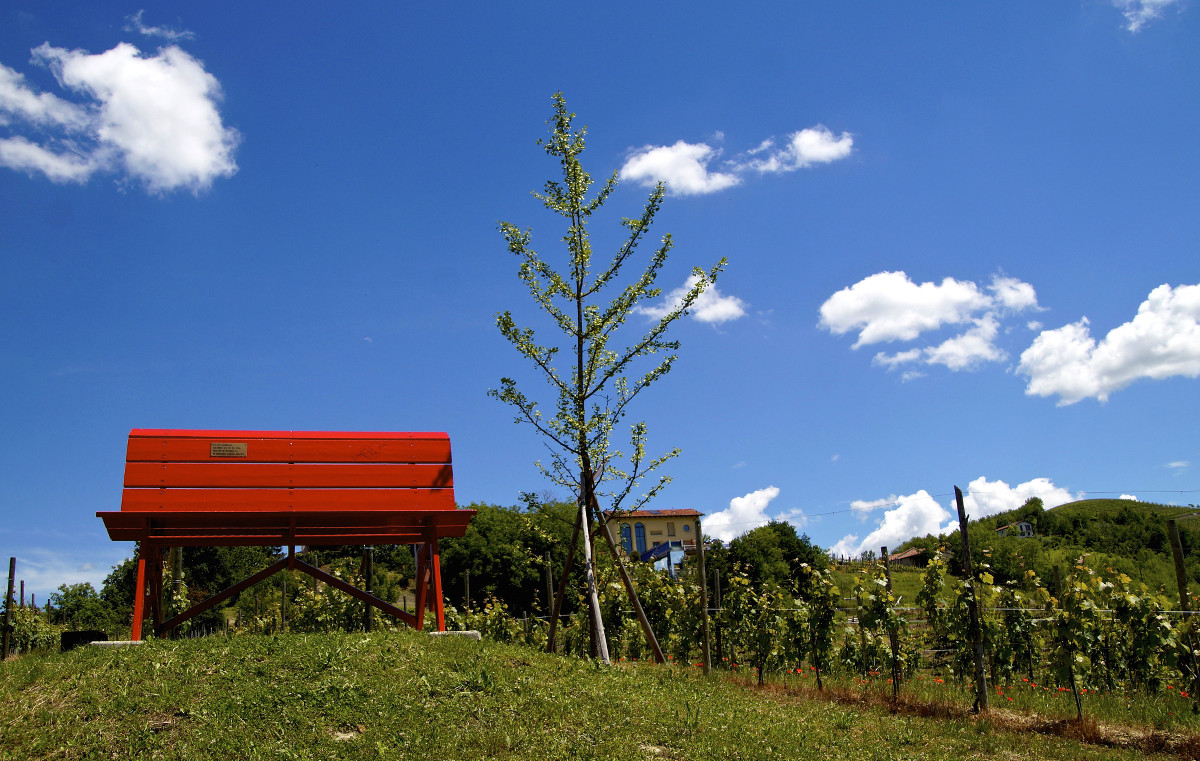 The bench "Big" to return children