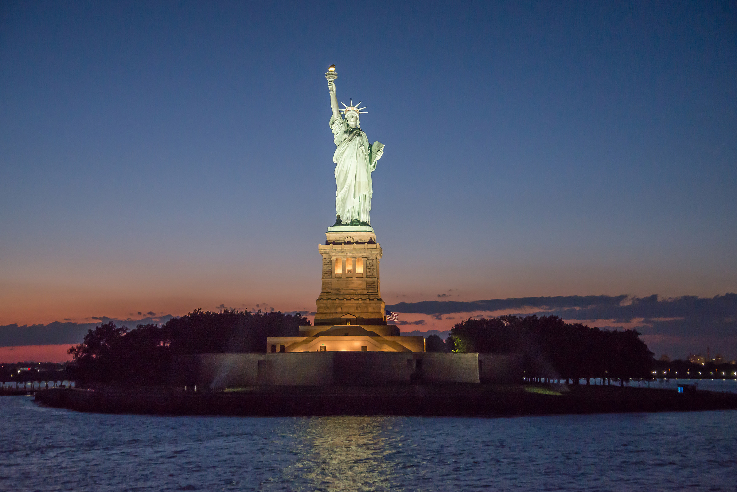 Statua della Libertà al tramonto