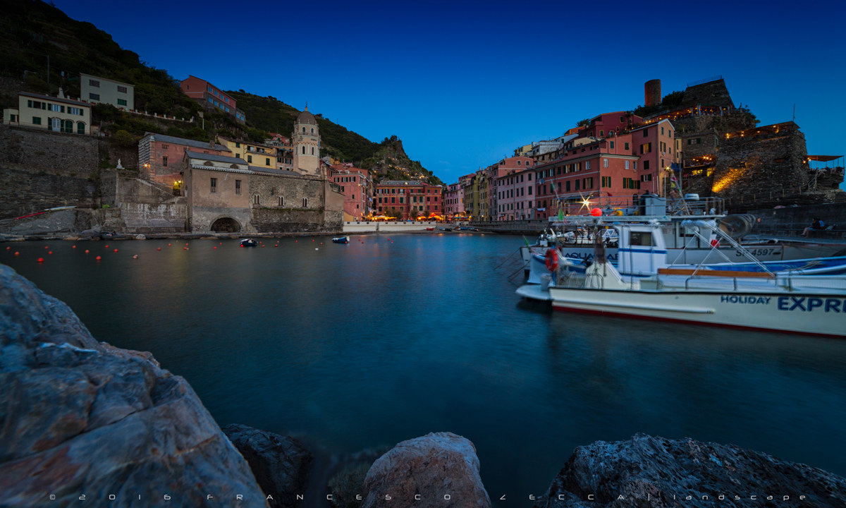 Blue hour to Vernazza