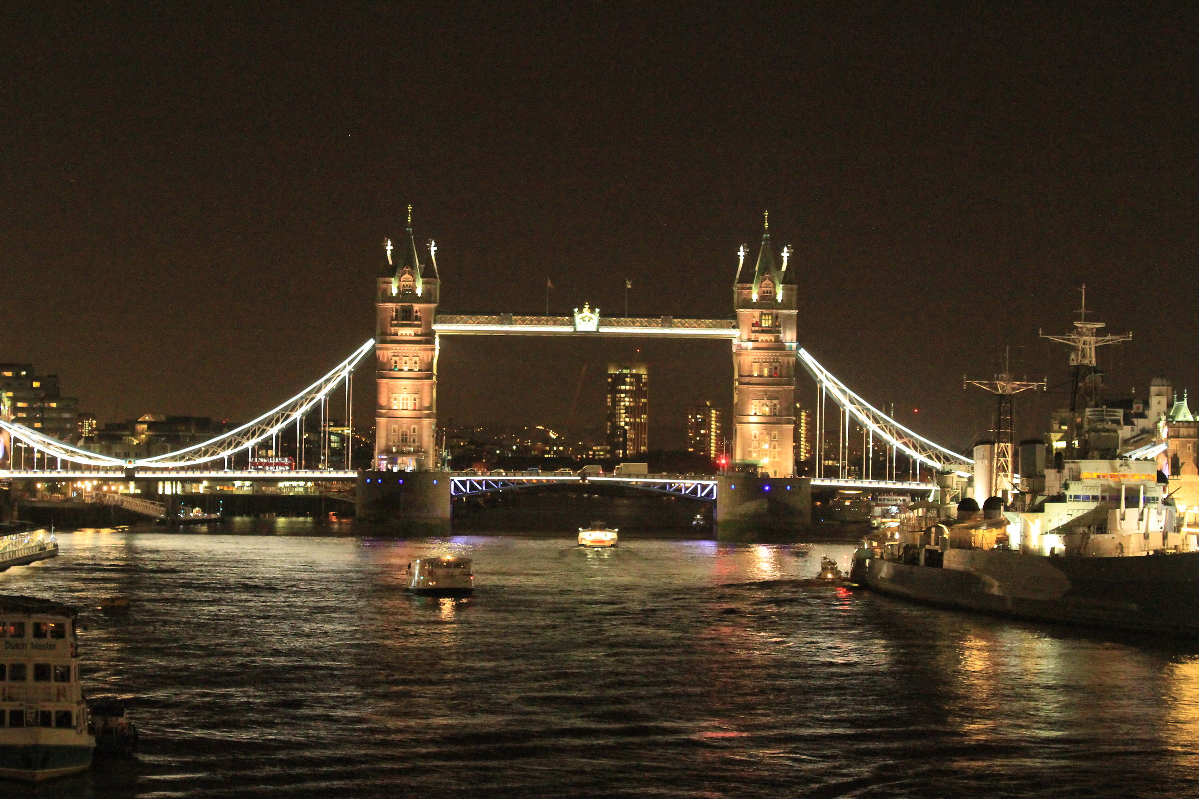 Tower Bridge - Night overall view