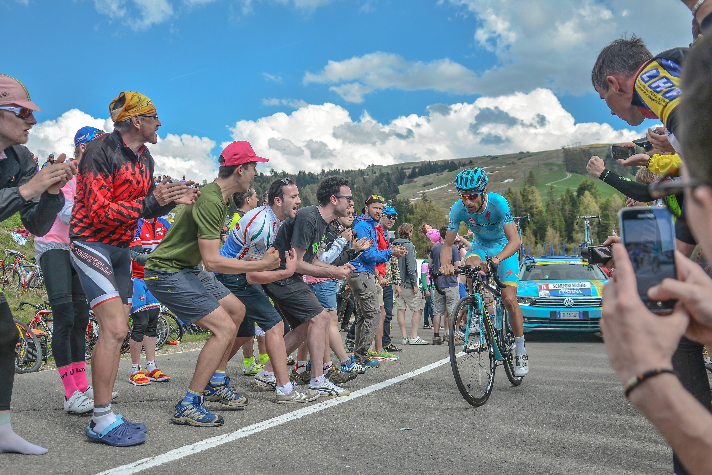 Scarponi on the ascent to Alpe di Siusi