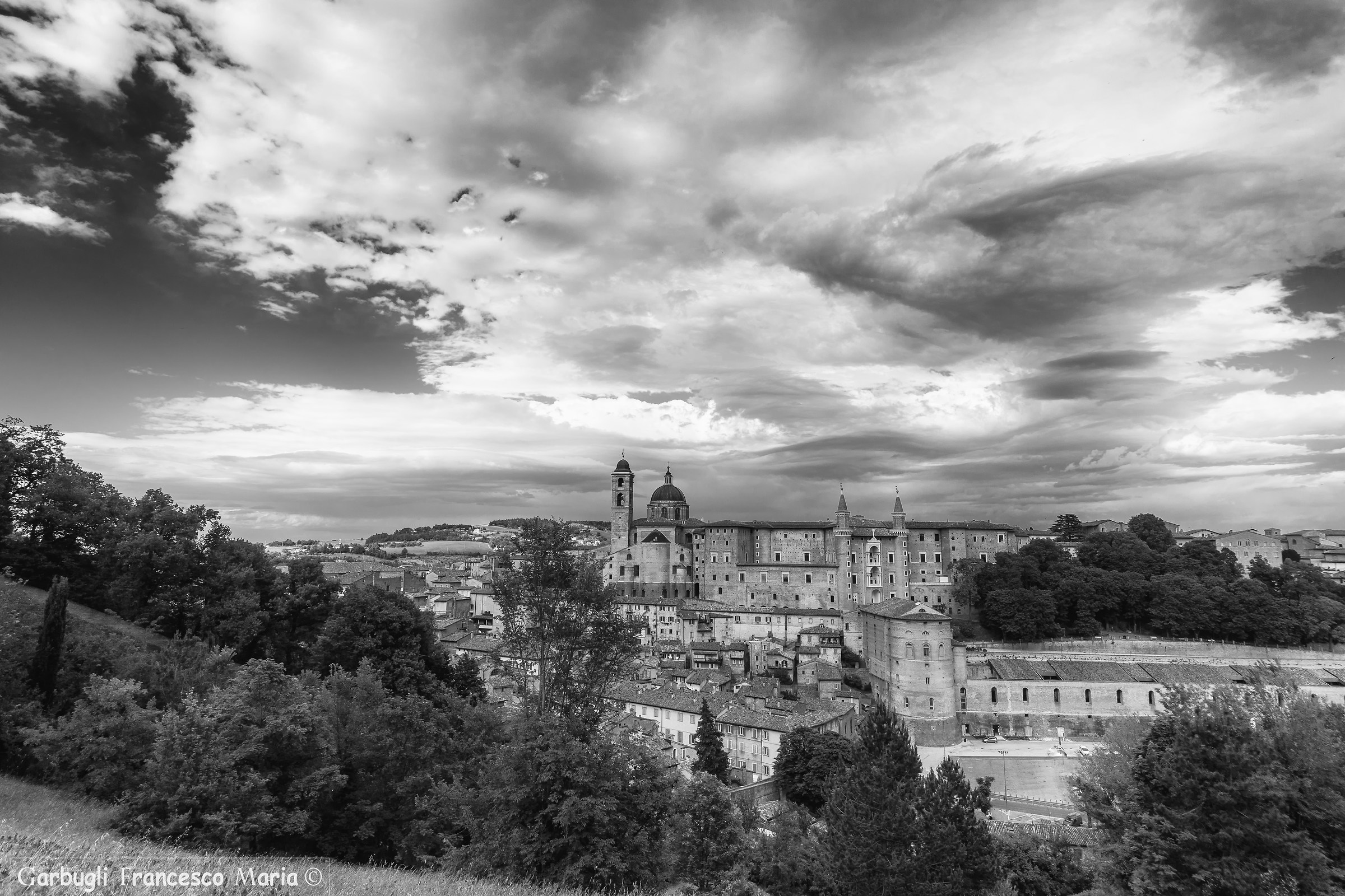 gray sky of Urbino