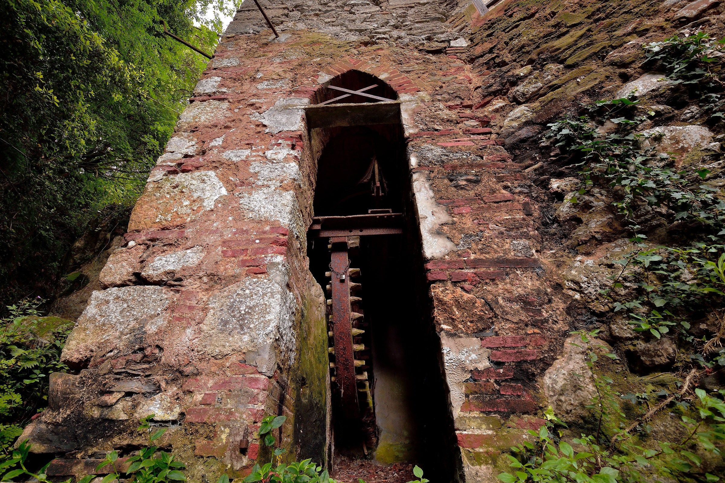 An old mill: Particular