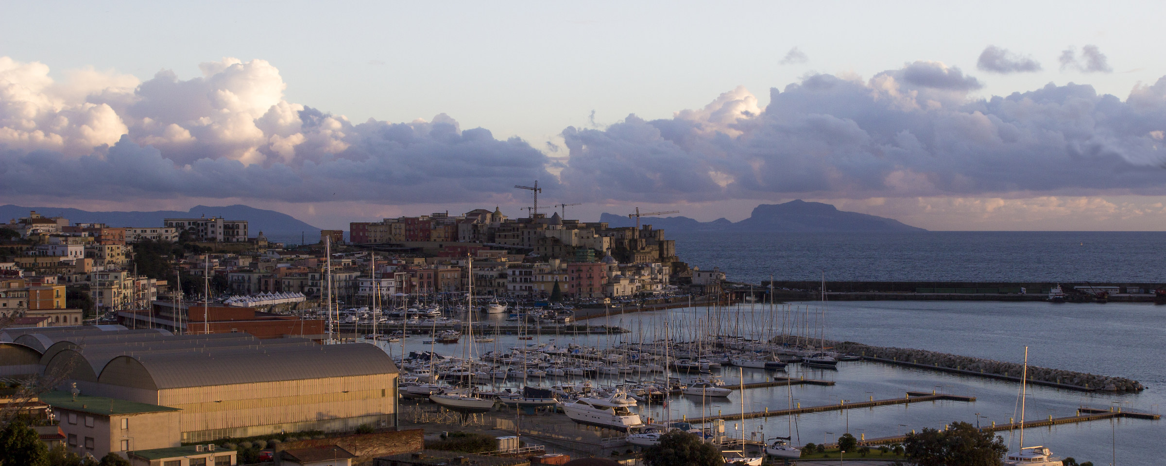 Pozzuoli, rione terra e porto