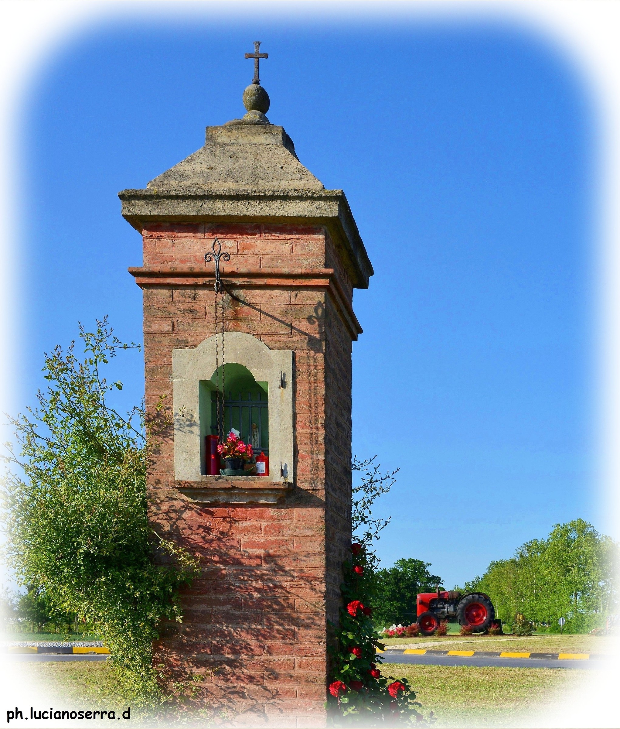 Round Ferruccio Lamborghini in Renazzo - detail