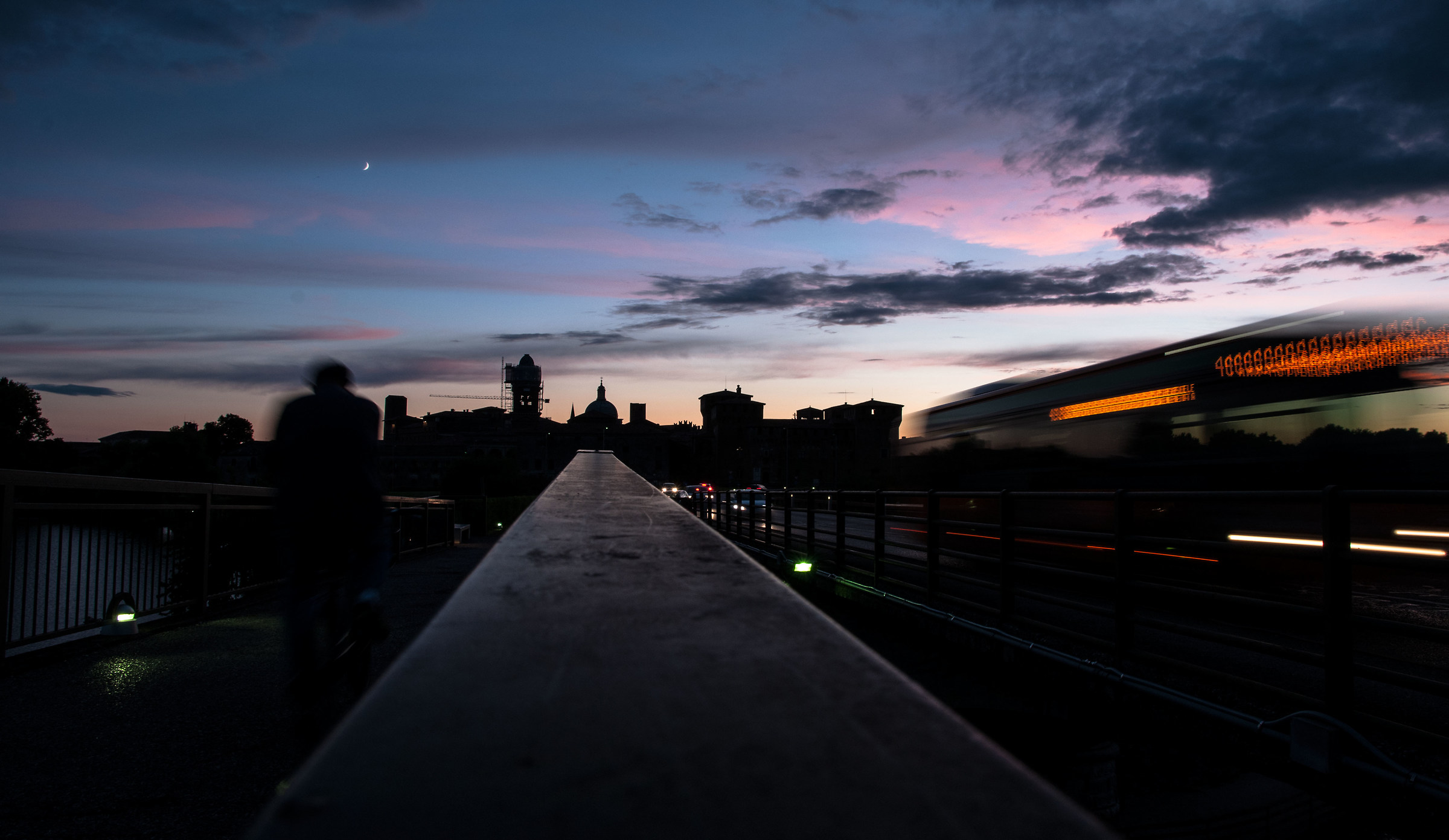 Mantua, the moon and the ghosts ...