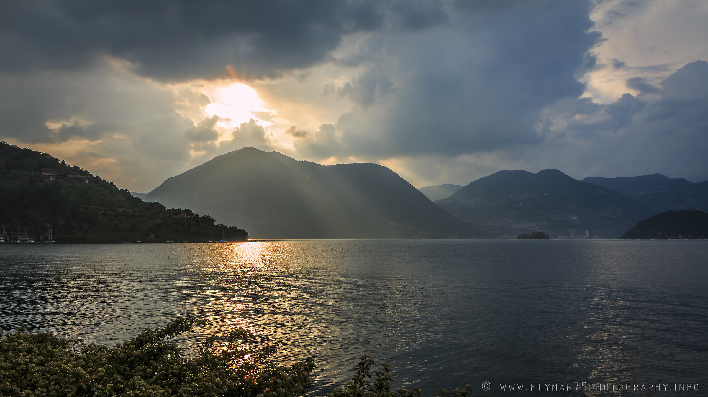 Lago d 'Iseo (Brescia) - Waiting for the "the Crist...