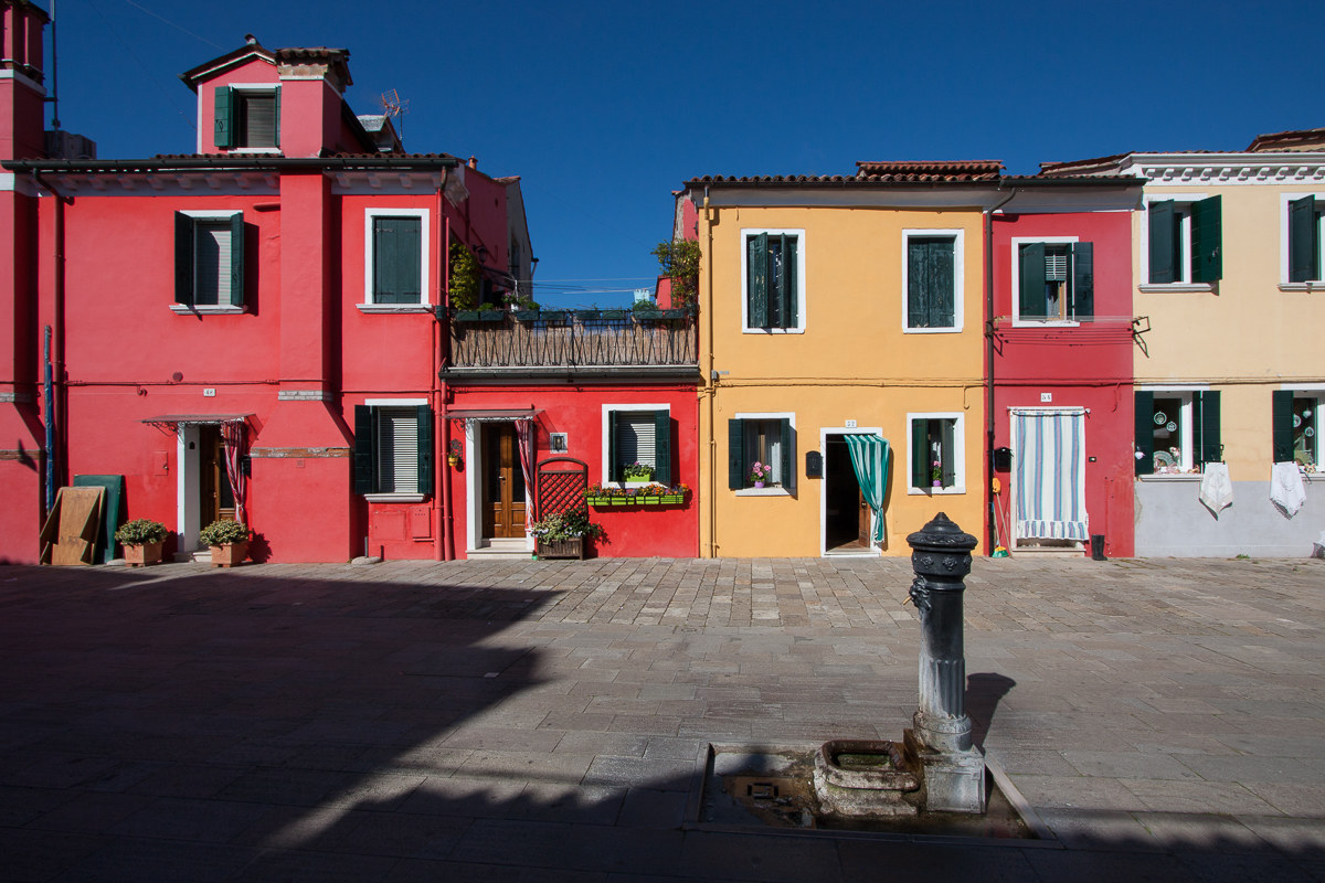 Burano ... Red in red
