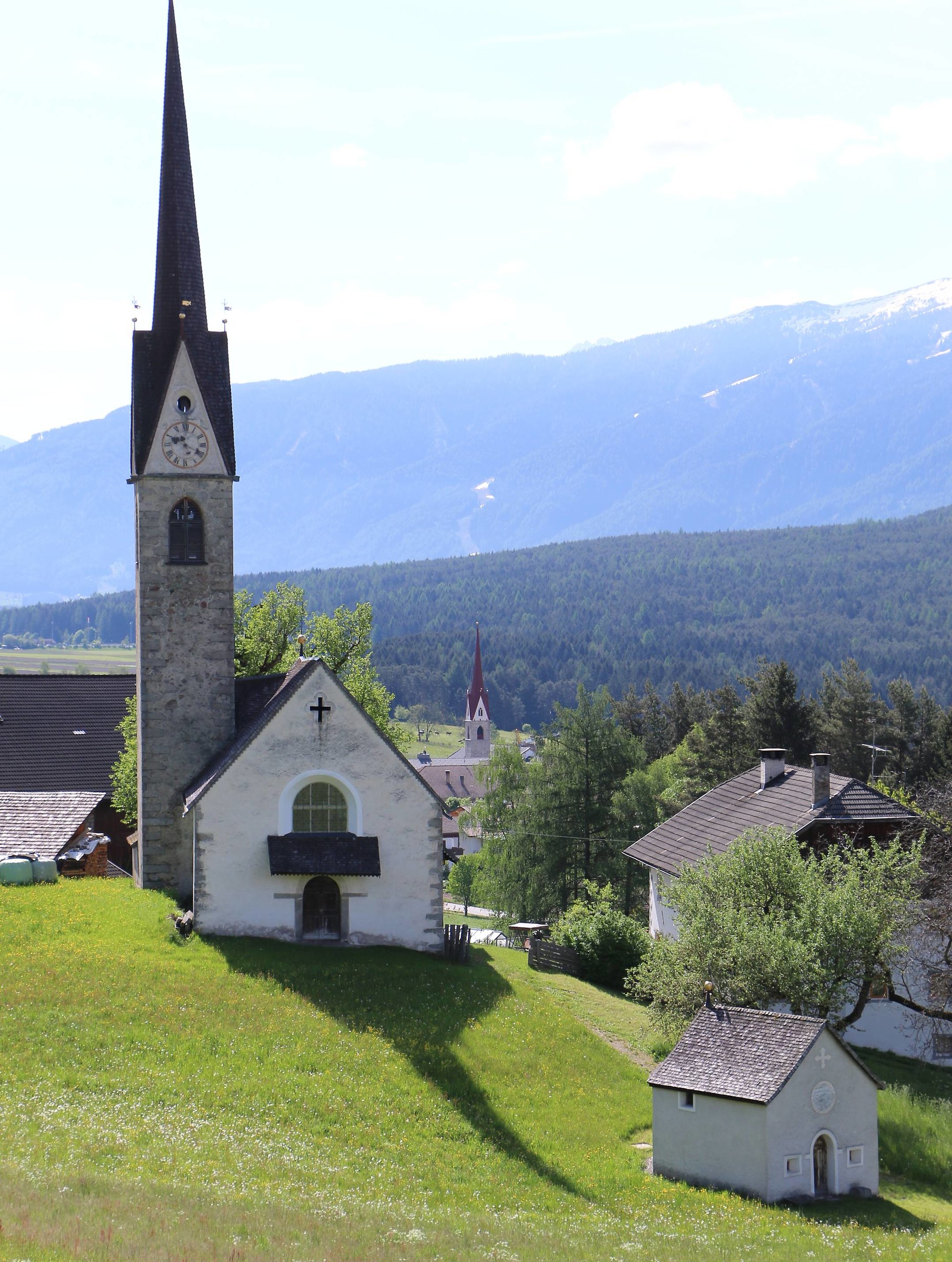 Isengo frazione di Falzes con 2 Chiese