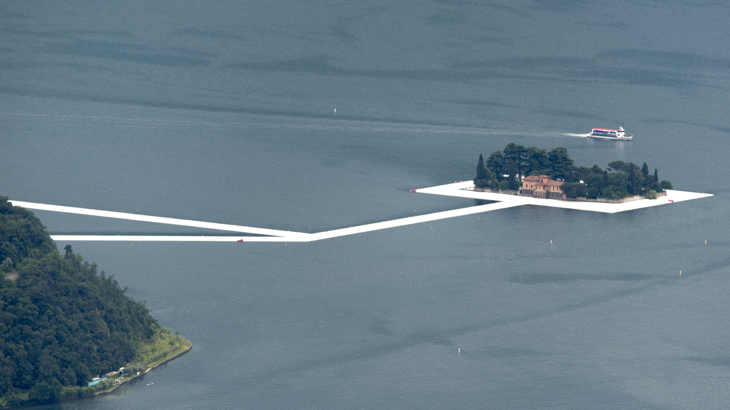 Christo walkway