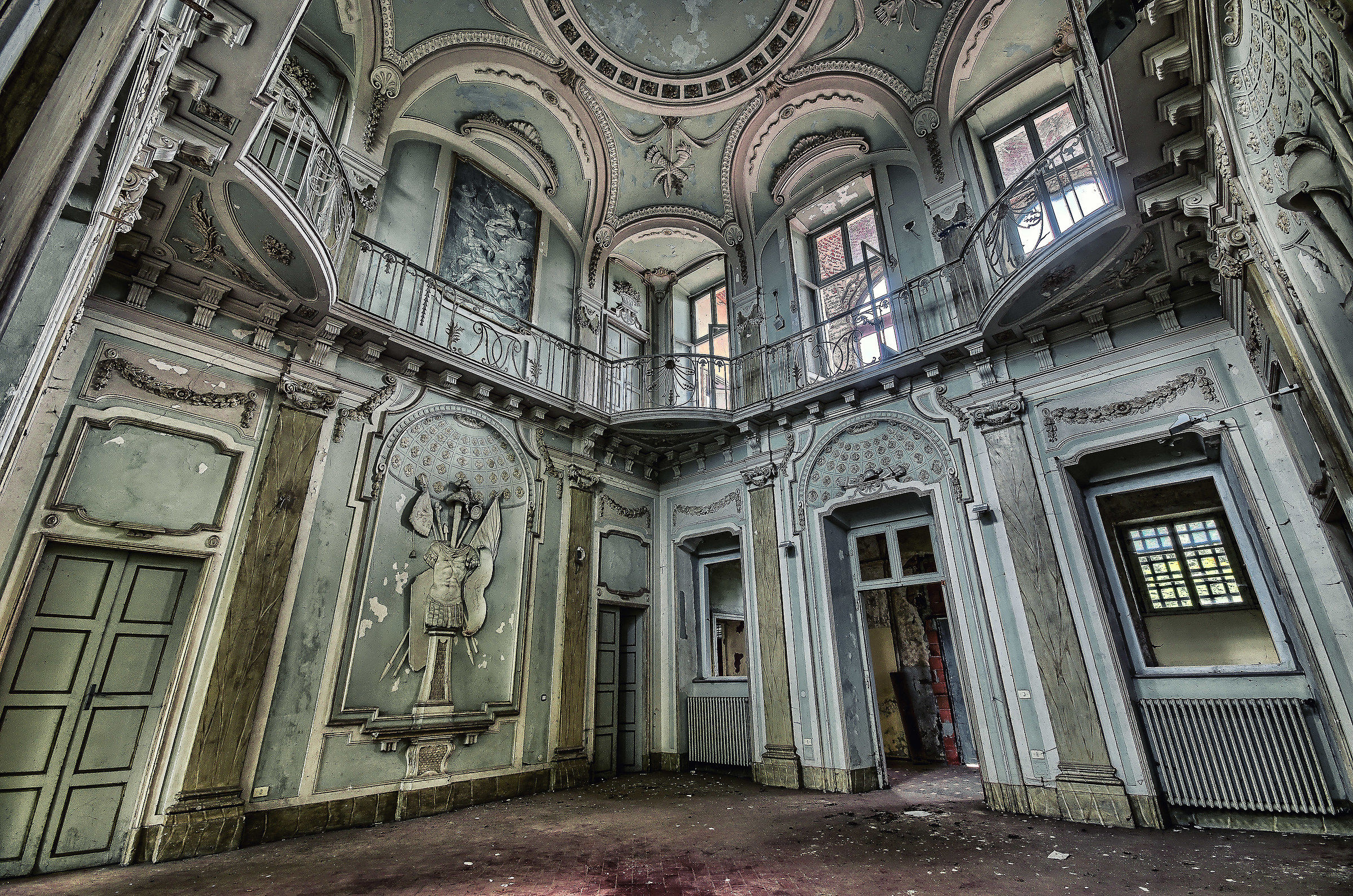 Villa R ... In the most 'beautiful, between the abandone...