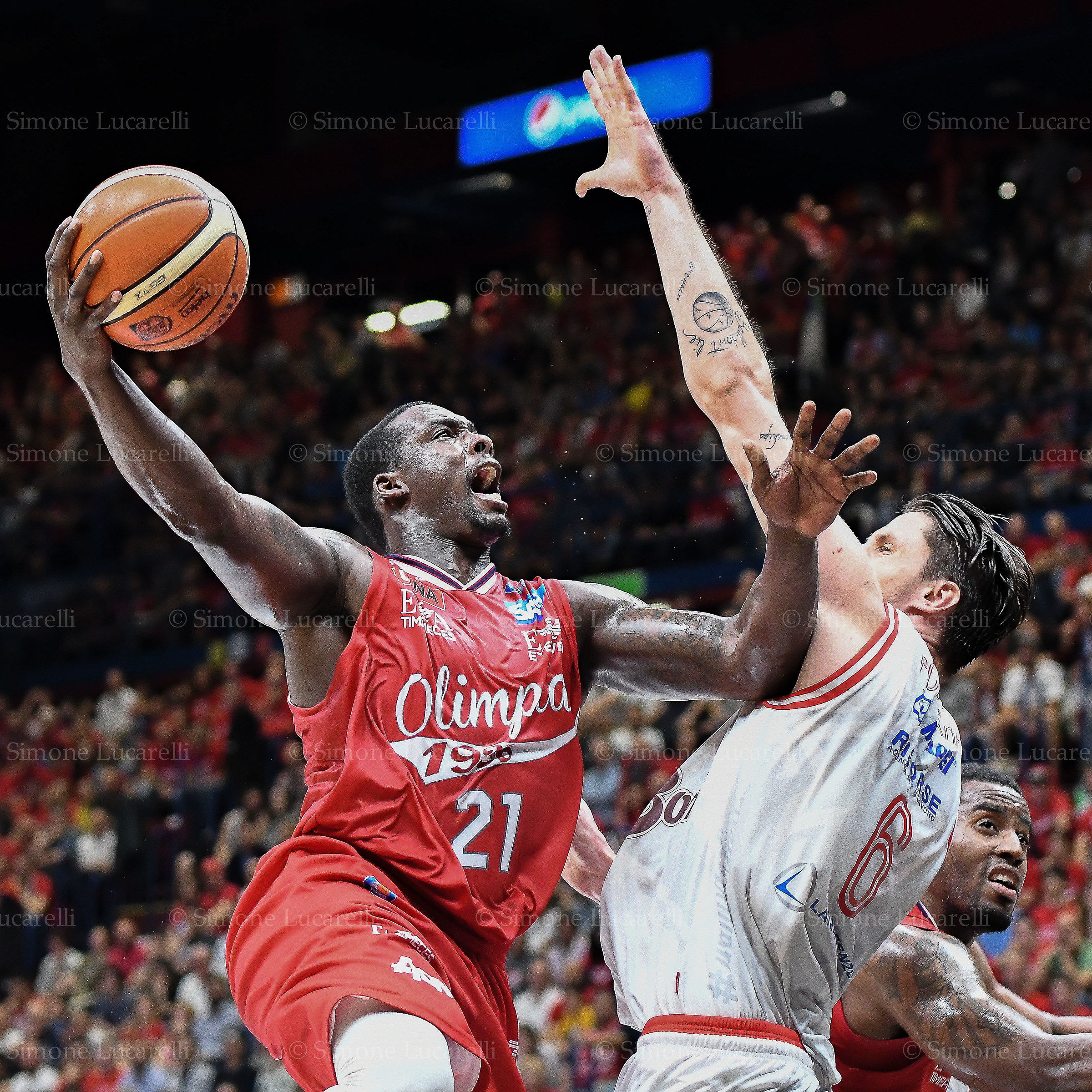 Rakim Sanders vs. Achille Polonara