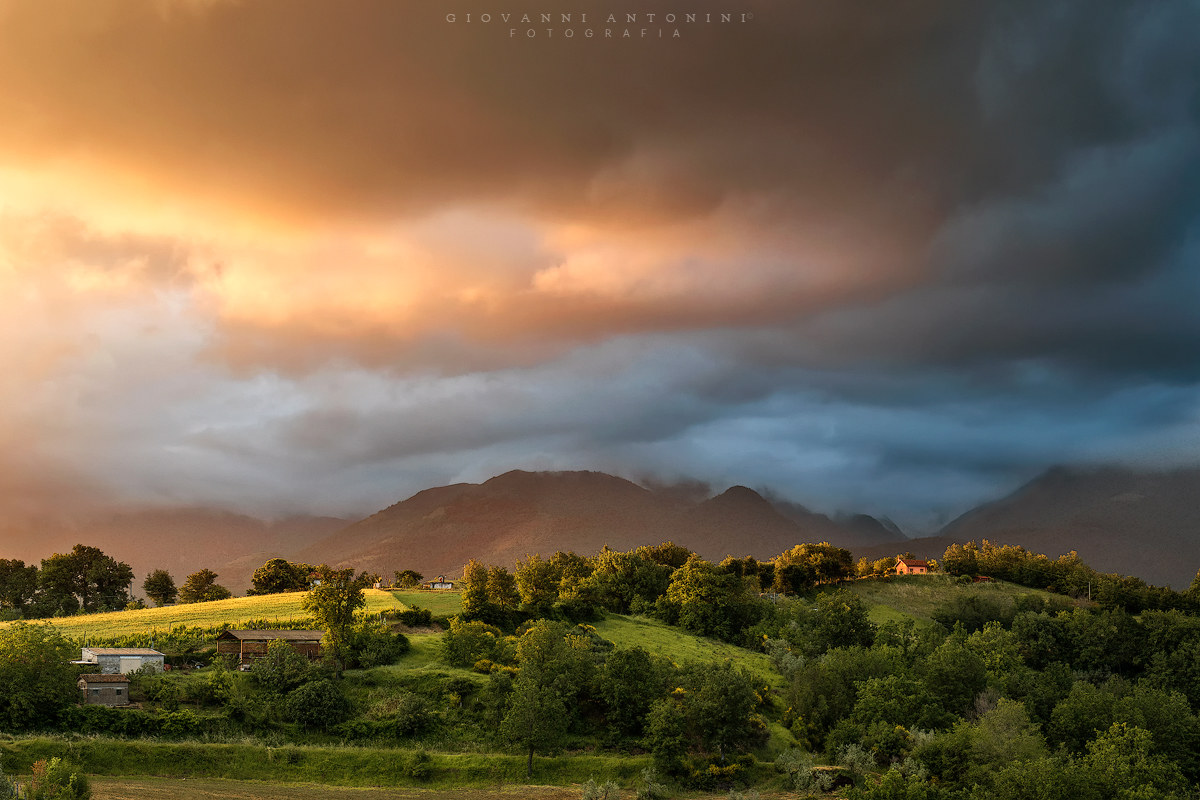 Tramonto dalla finestra di casa