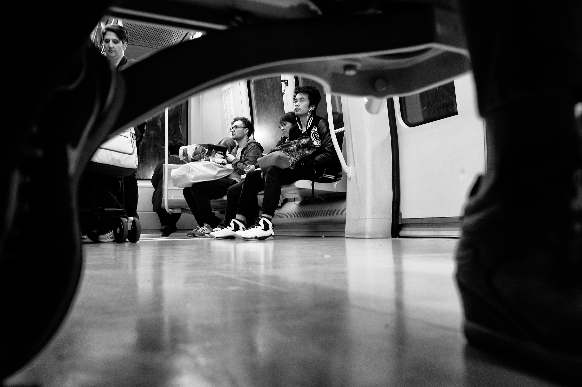 Sotto i sedili della metro