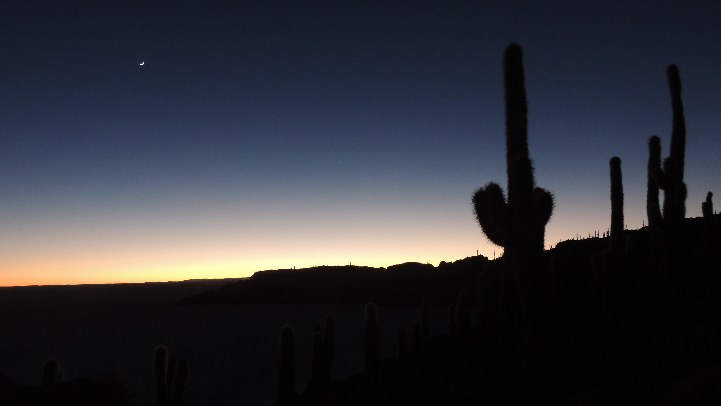 Bolivia, plateaus: sunrise over the salt desert