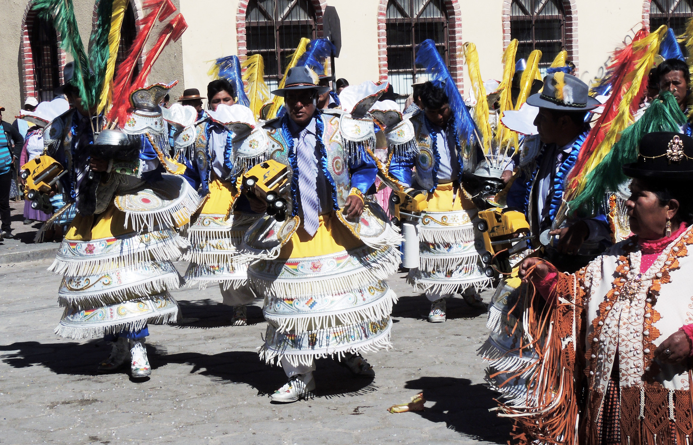Bolivia, plateaus: party to Uyuni, parade
