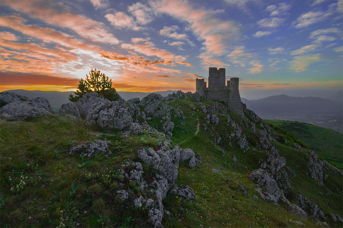 Sunrise calascio rock!