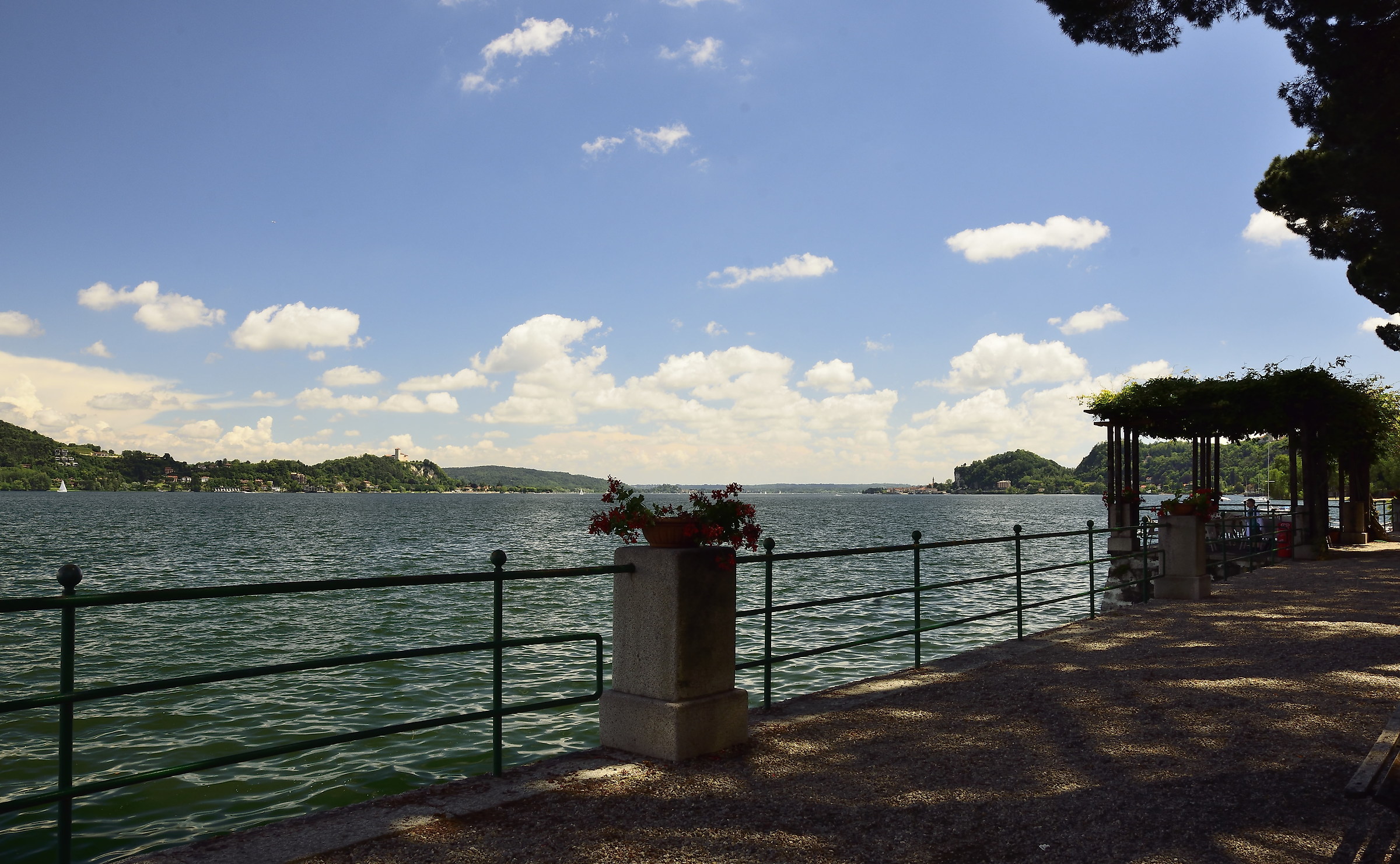 the 2 shores of Lake Maggiore