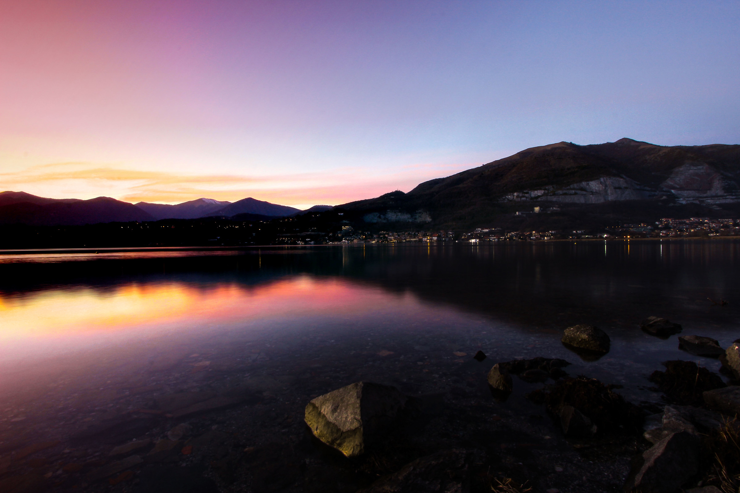 tramonto sul lago