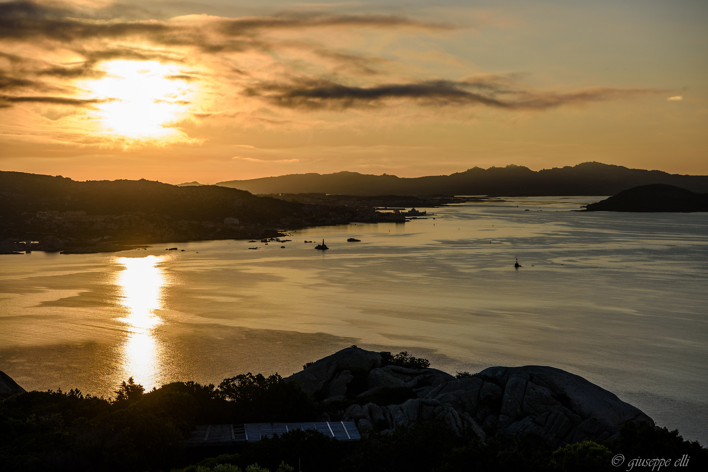 Alba sull'arcipelago della Maddalena