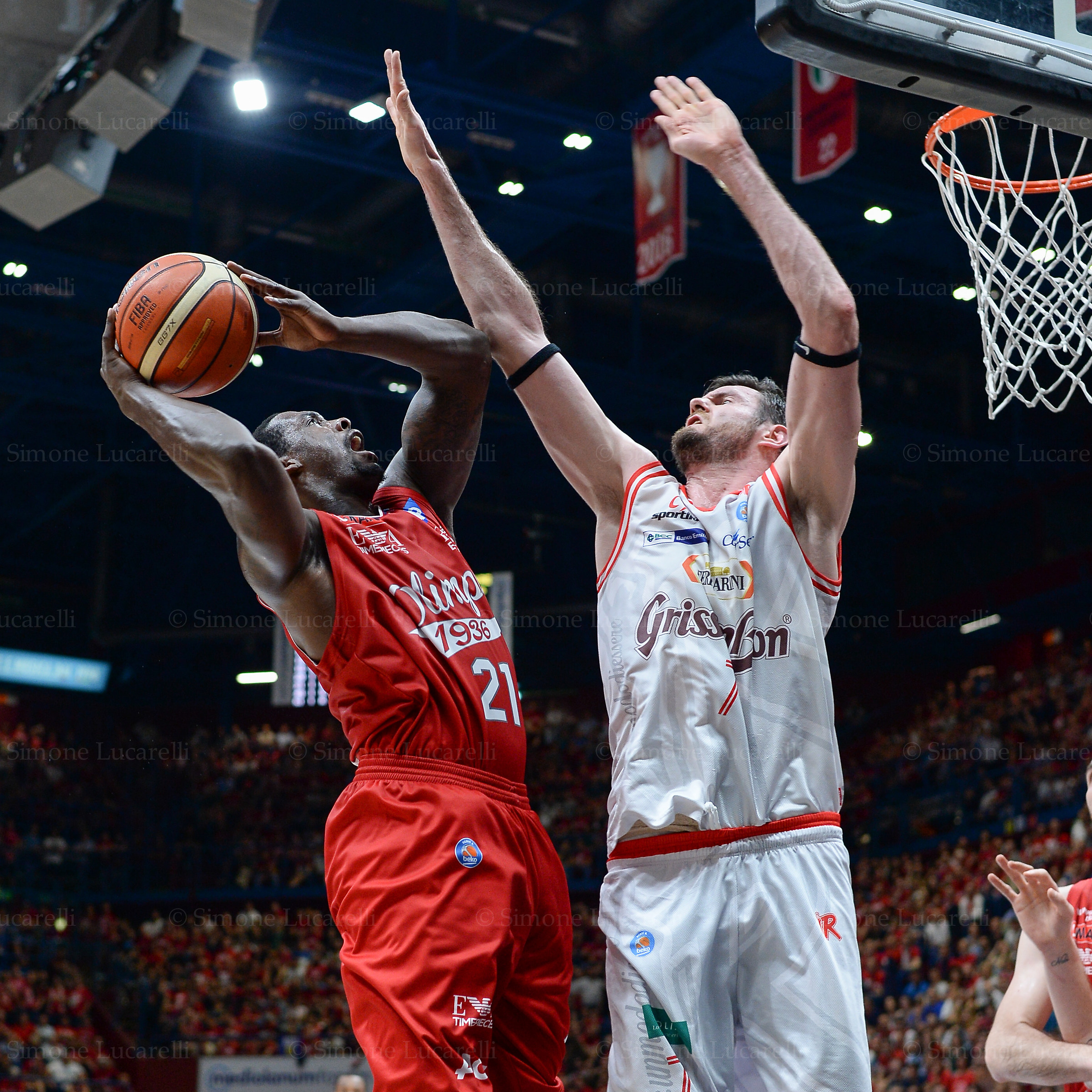 Rakim Sanders vs. Darius Lavrinovic