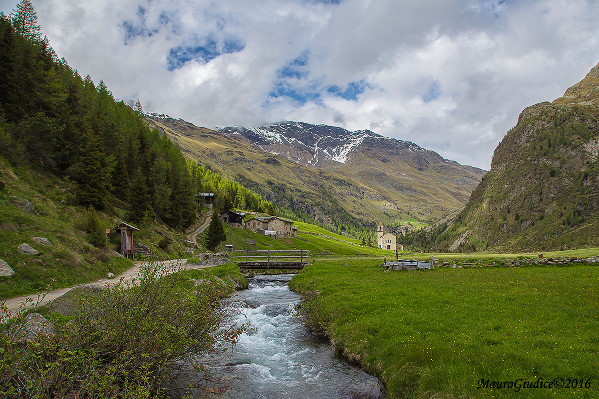 Church of S Bernardo in Val di Rezzalo