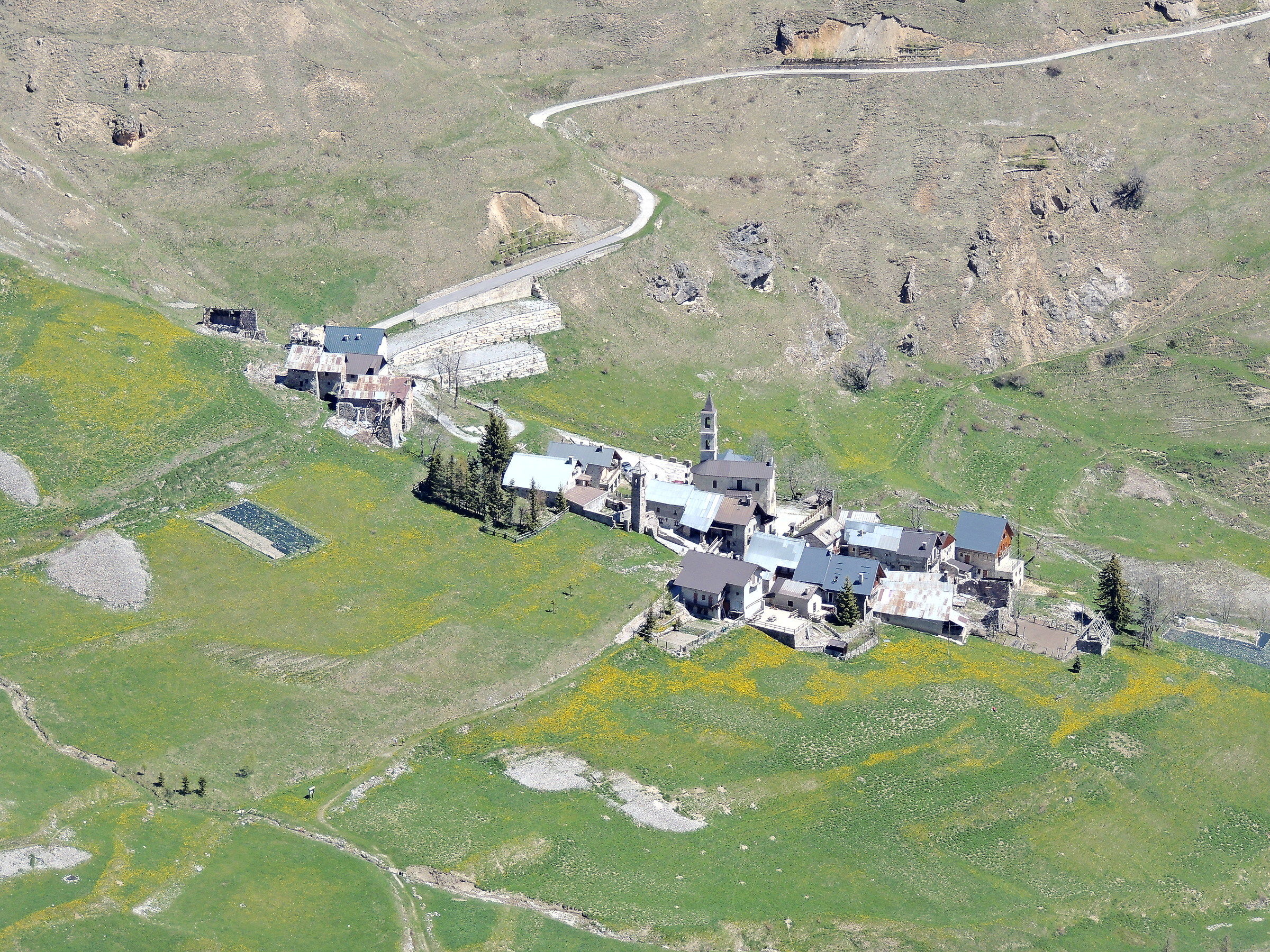 ferrere borgo alpino,visto dall'alto