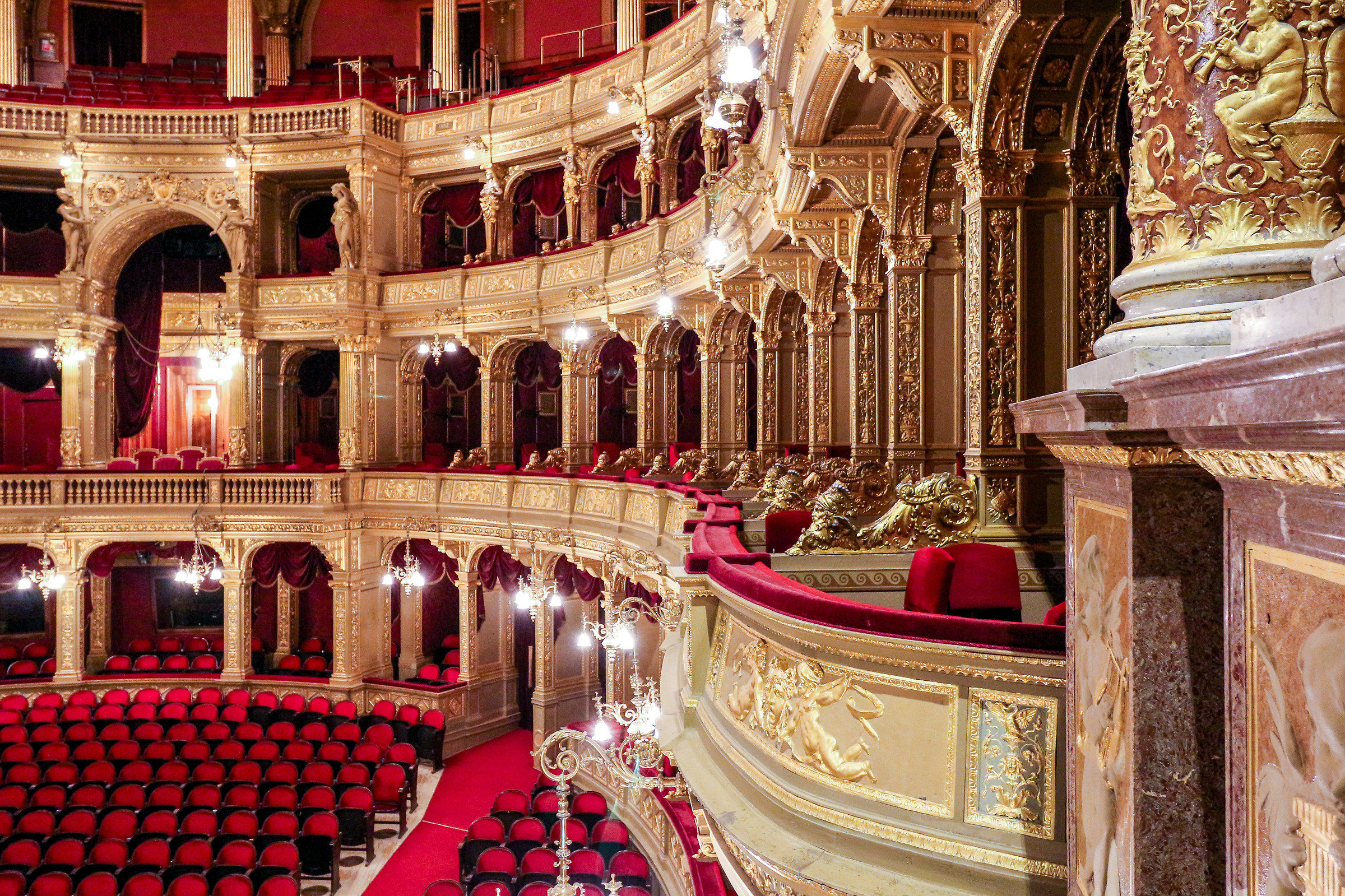 opera house in Budapest