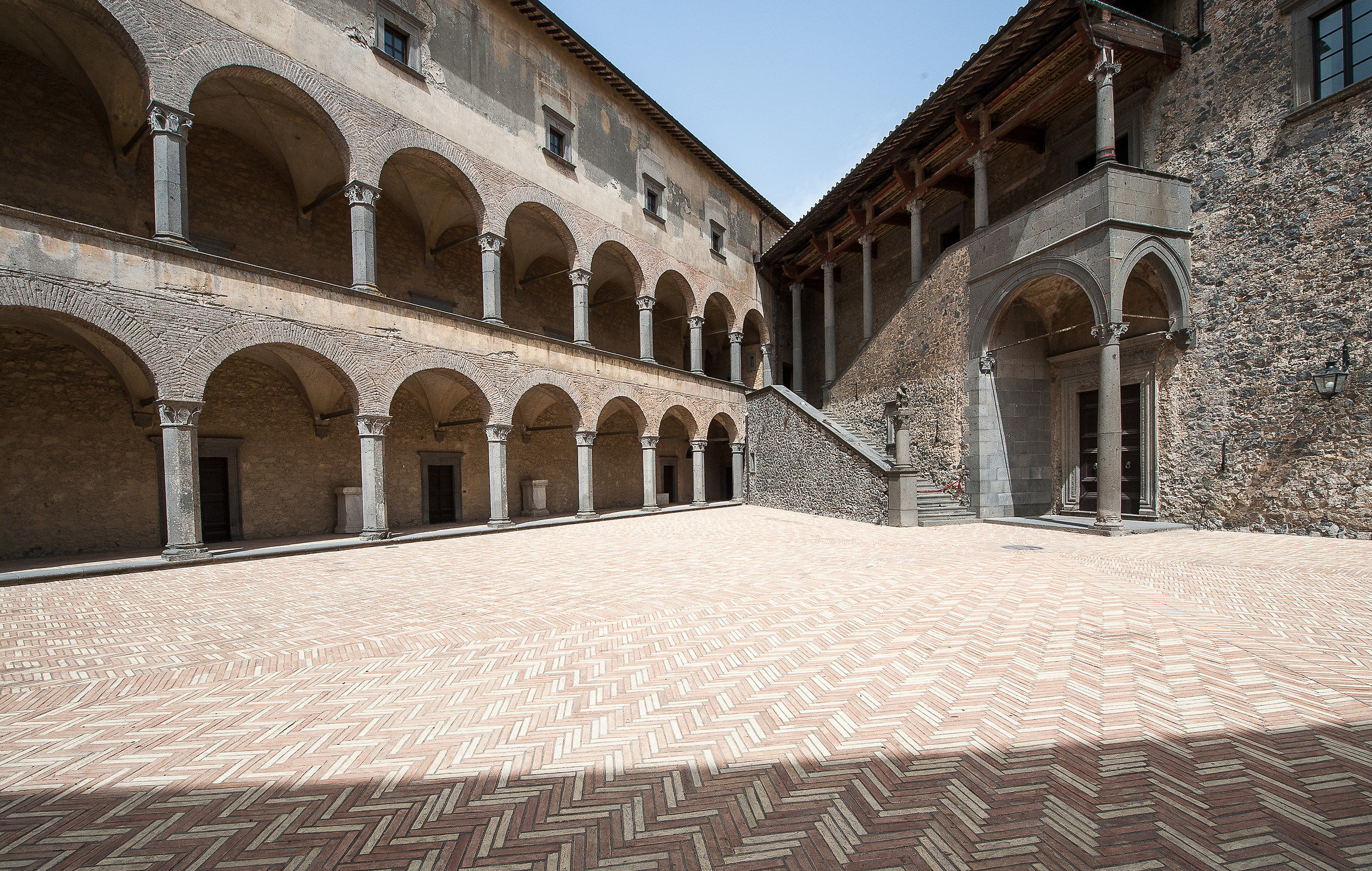 Bracciano (Rm)-Corte d'Onore Castel. Odescalchi