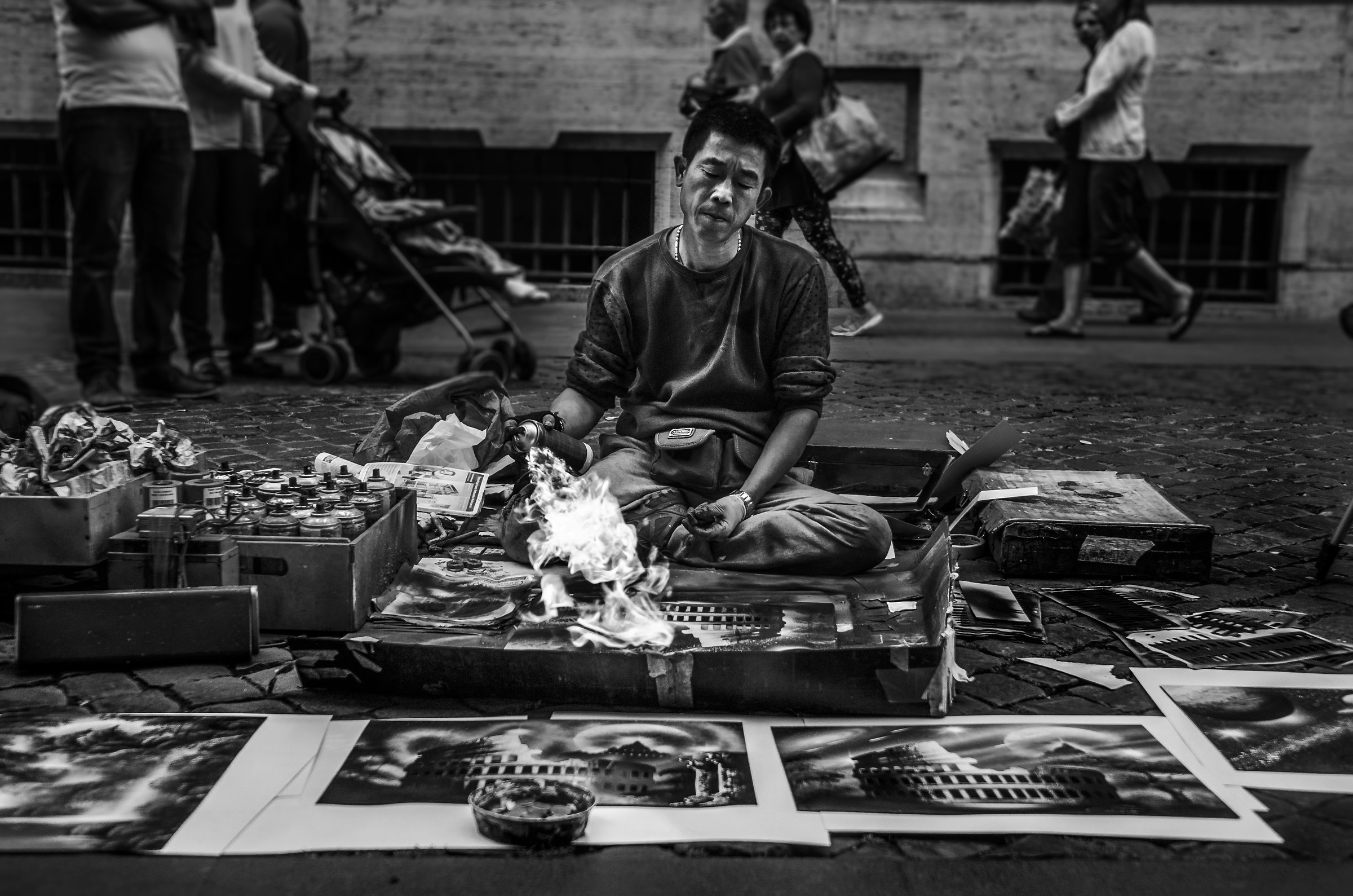 A thousand ways to say "Colosseum" B & W