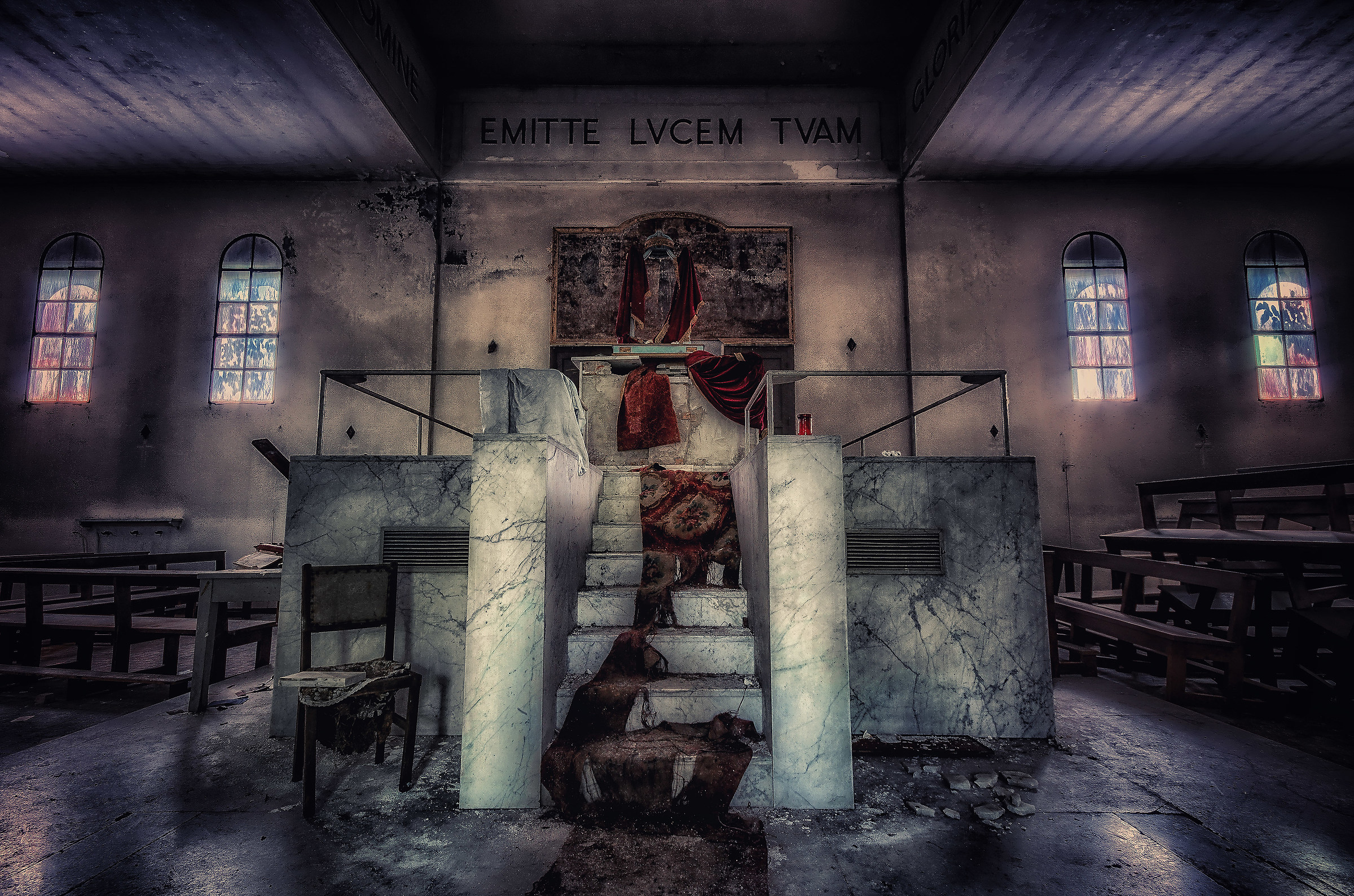 OpV...una stranissima chiesa abbandonata