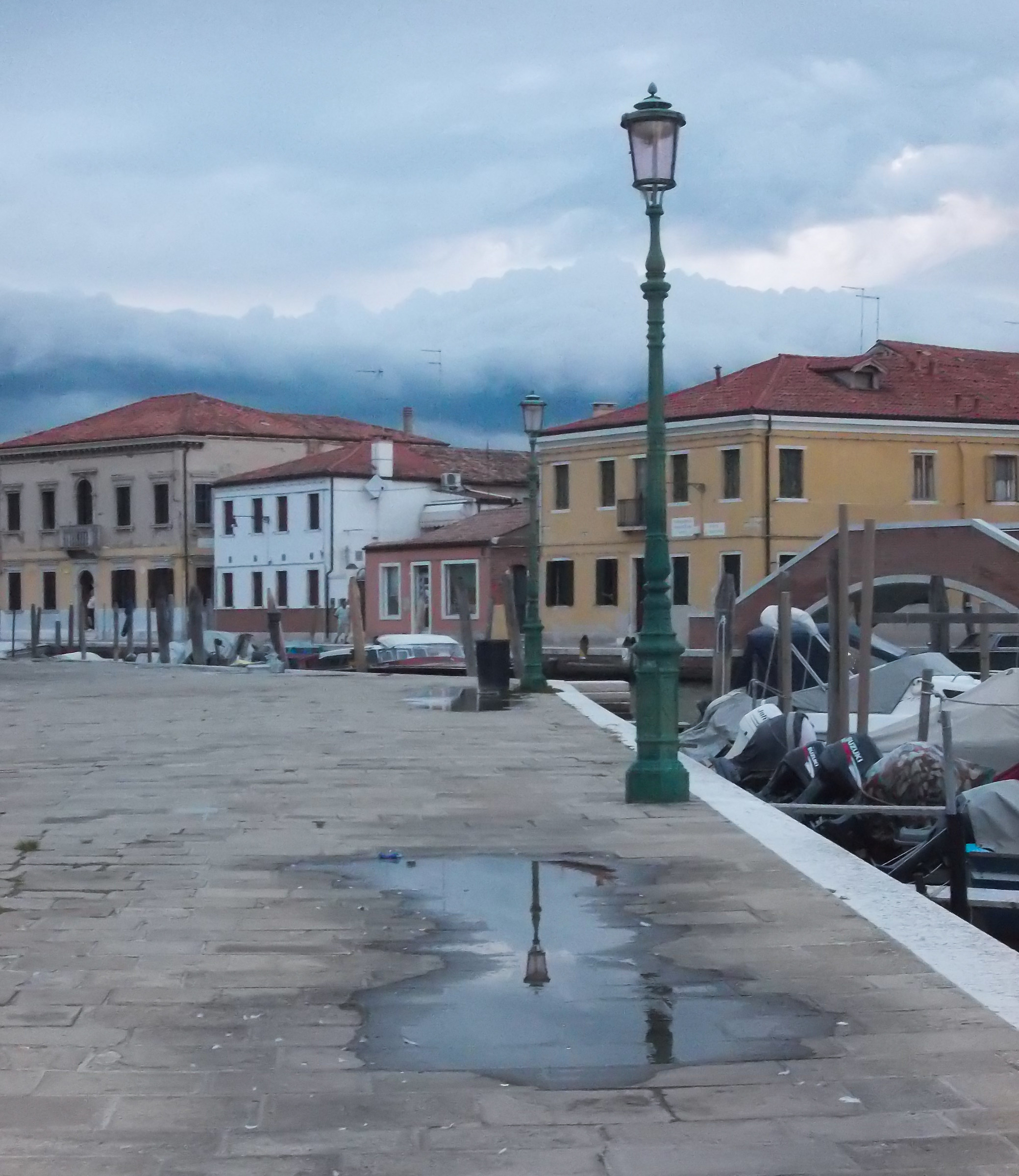 il lampione rispecchiato dopo il temporale (Murano)