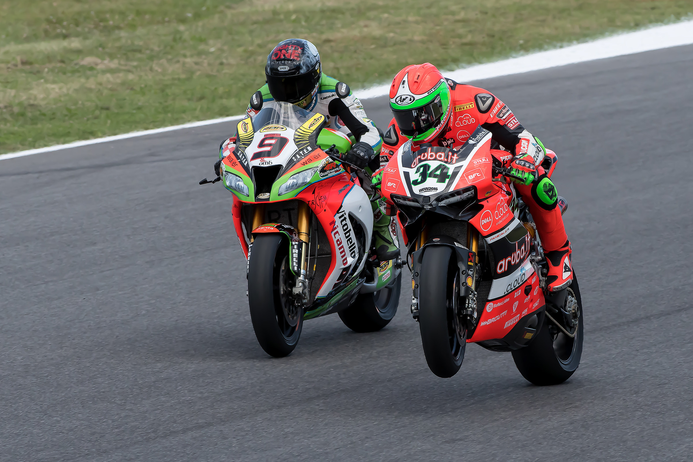 Overtaking one-wheel ...