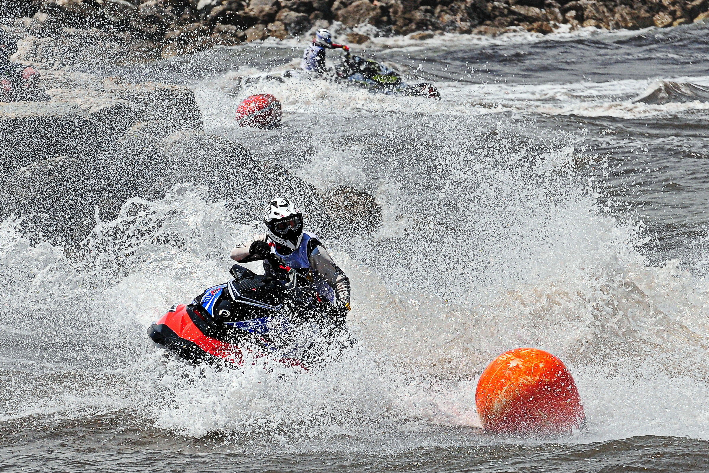 In a sea of ??splashes