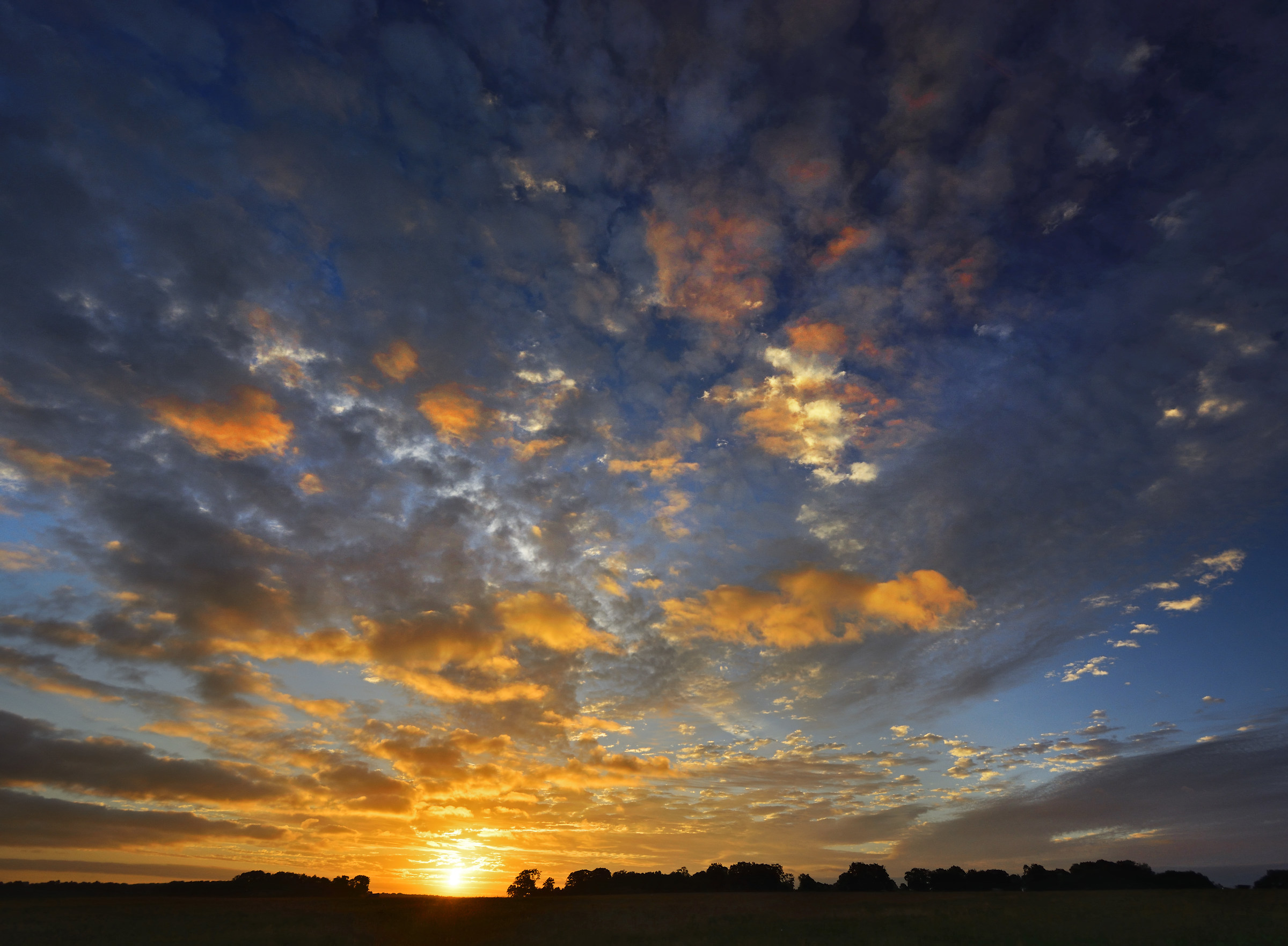A Sunrise Fit for a Solstice! (Stonehenge)