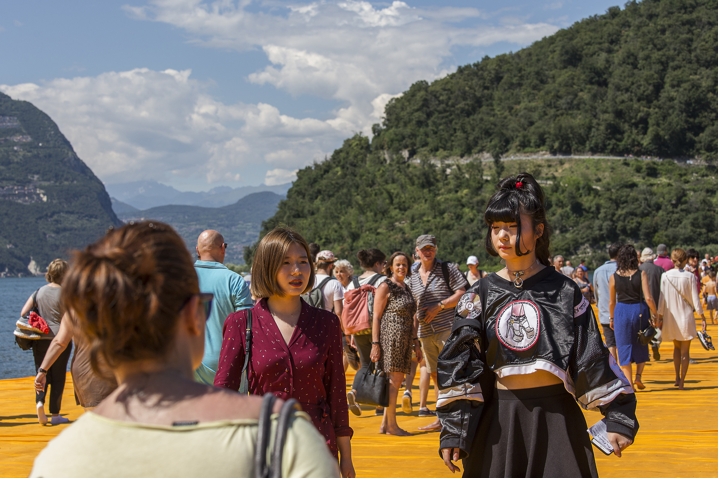 Jap girls on floating piers
