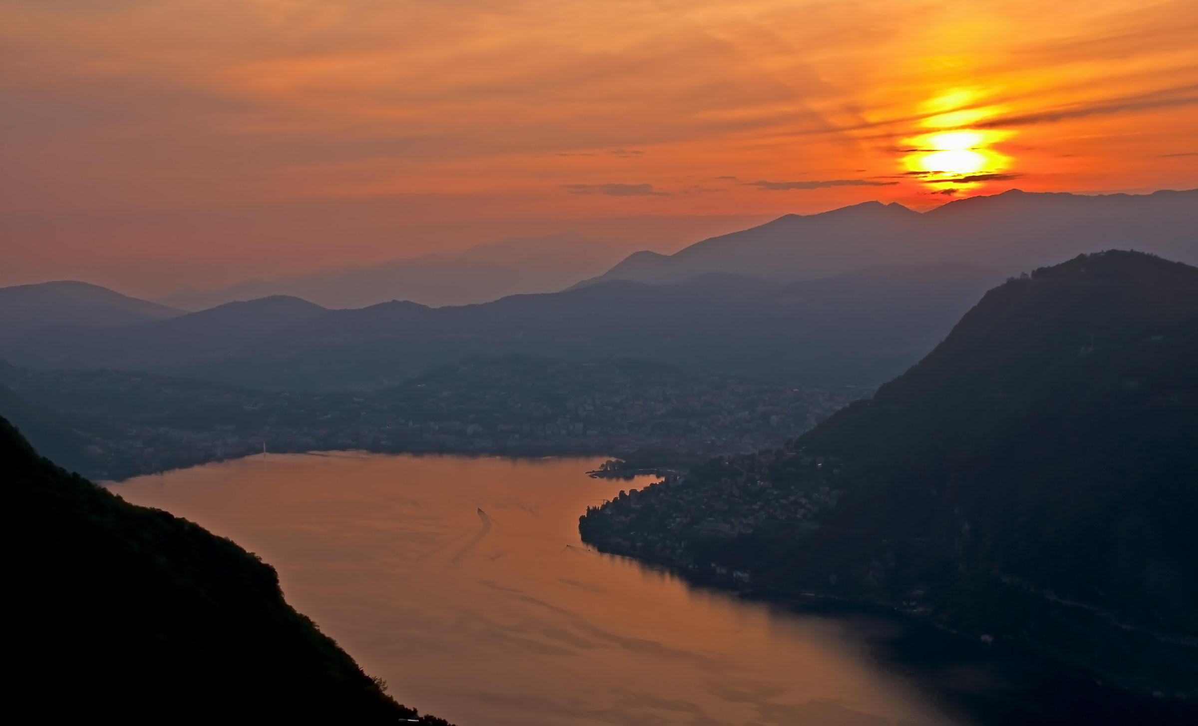 Tramonto sul lago di Lugano