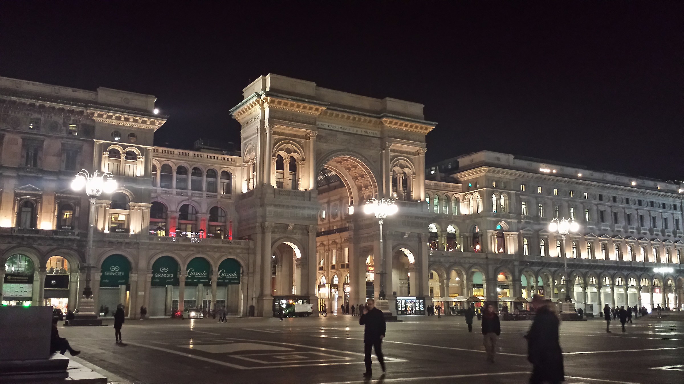 Milan, Piazza Duomo