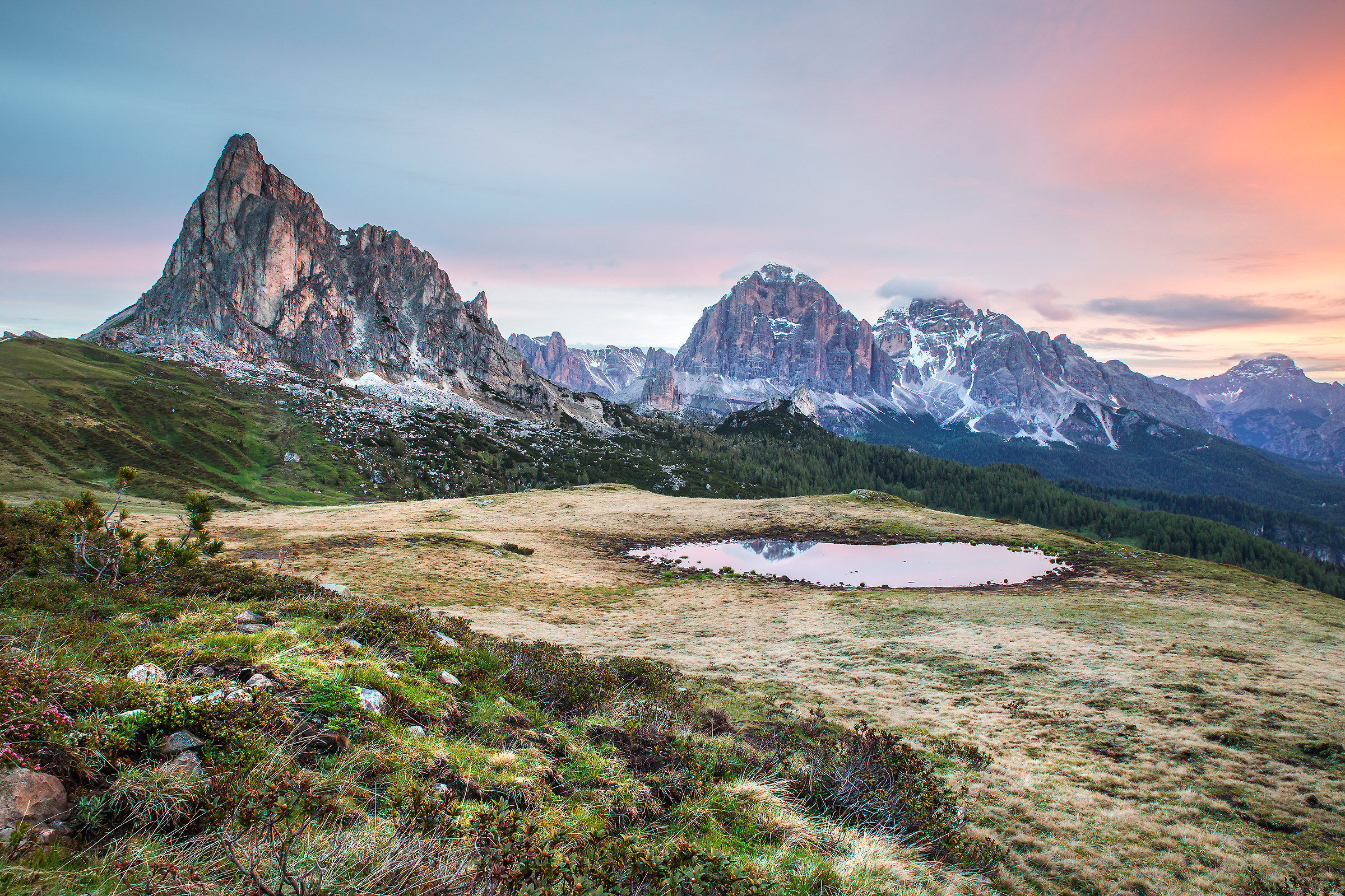 sunrise from the Giau Pass